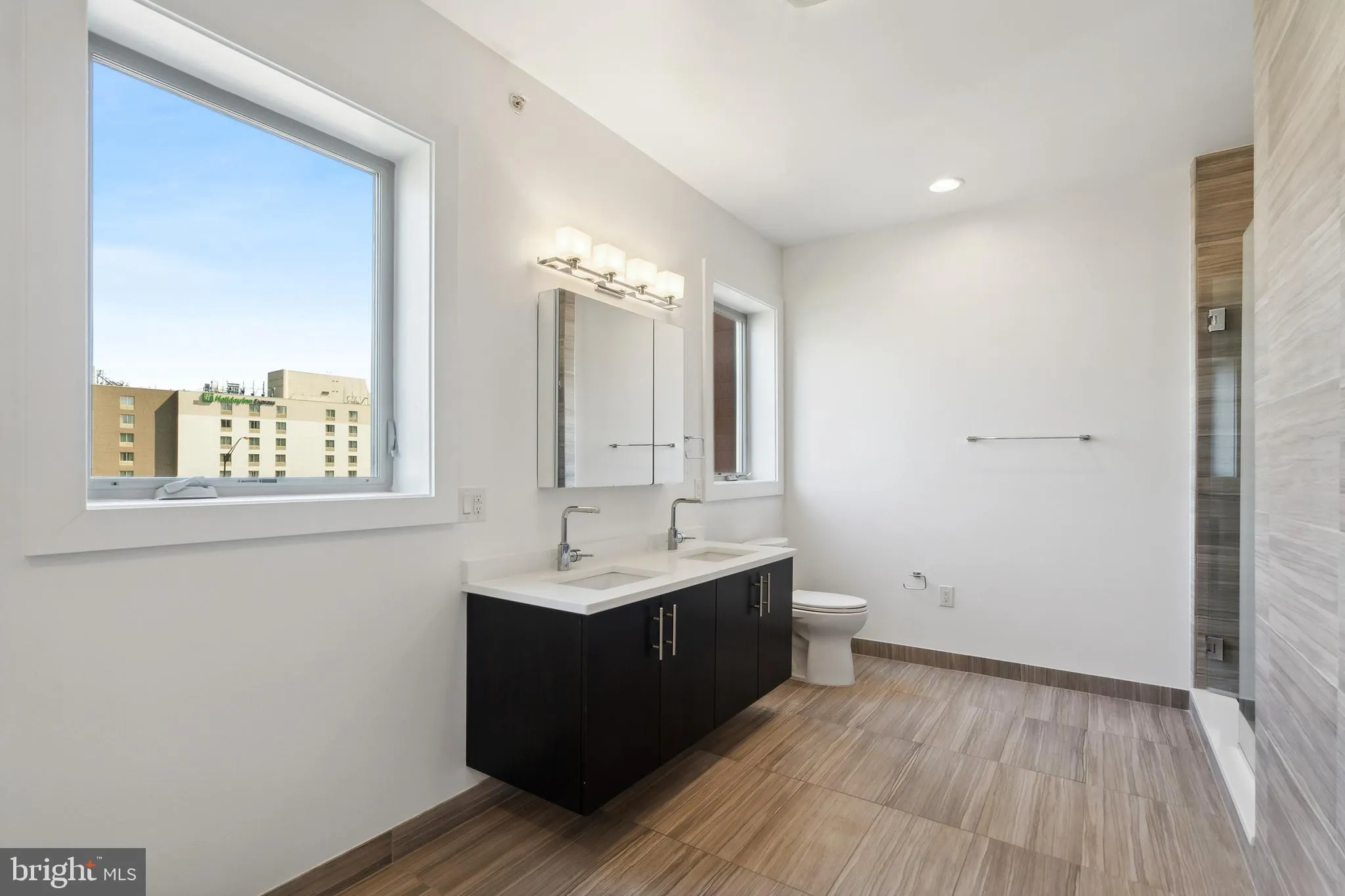 Philadelphia, Pennsylvania 19106, United States, 3 Bedrooms Bedrooms, ,5 BathroomsBathrooms,Residential,Active,43977