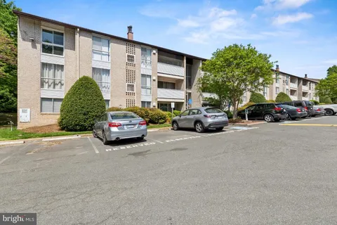 5608 Bismach Drive Unit 103, Alexandria, VA MLS: VAFX2235792