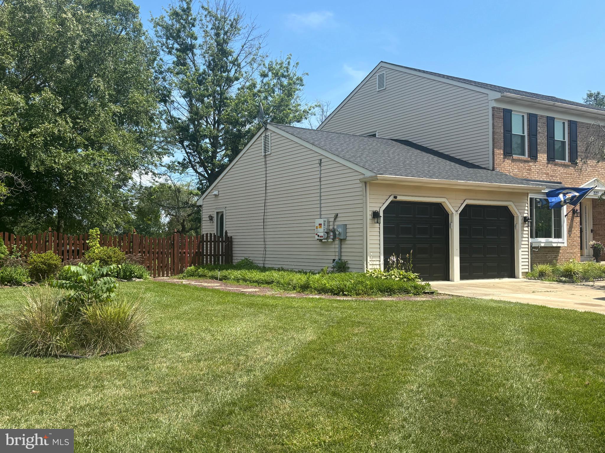 227 RAMBLEWOOD DRIVE