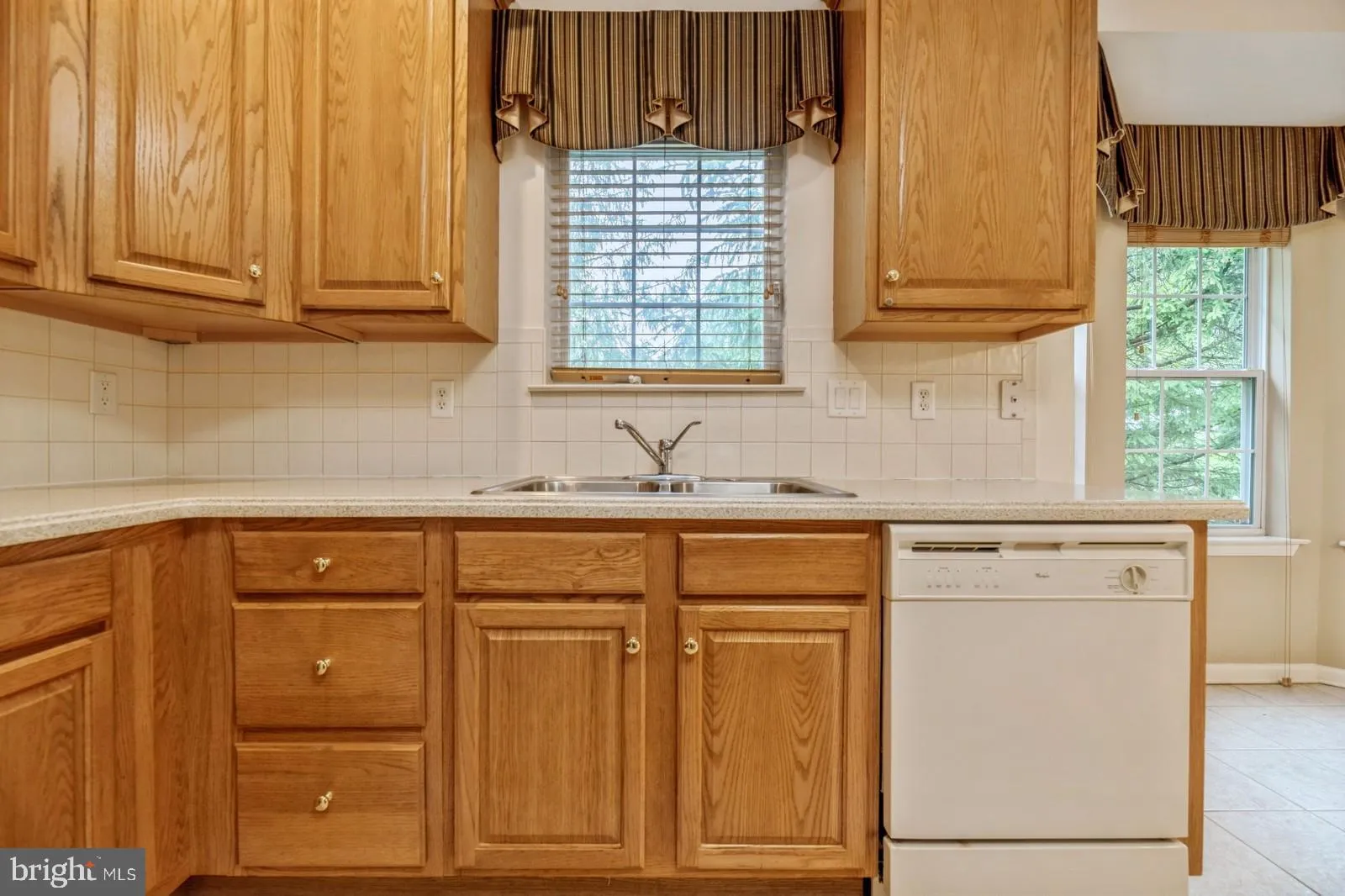 West Windsor, New Jersey 08550, United States, 2 Bedrooms Bedrooms, ,2 BathroomsBathrooms,Residential,Active,141487