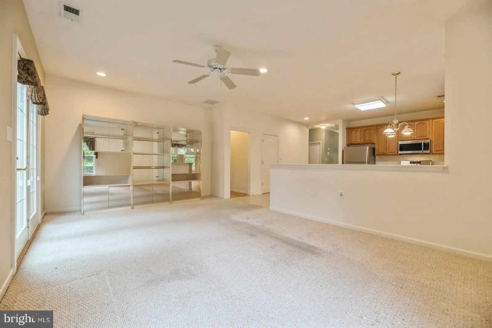 West Windsor, New Jersey 08550, United States, 2 Bedrooms Bedrooms, ,2 BathroomsBathrooms,Residential,Active,141487