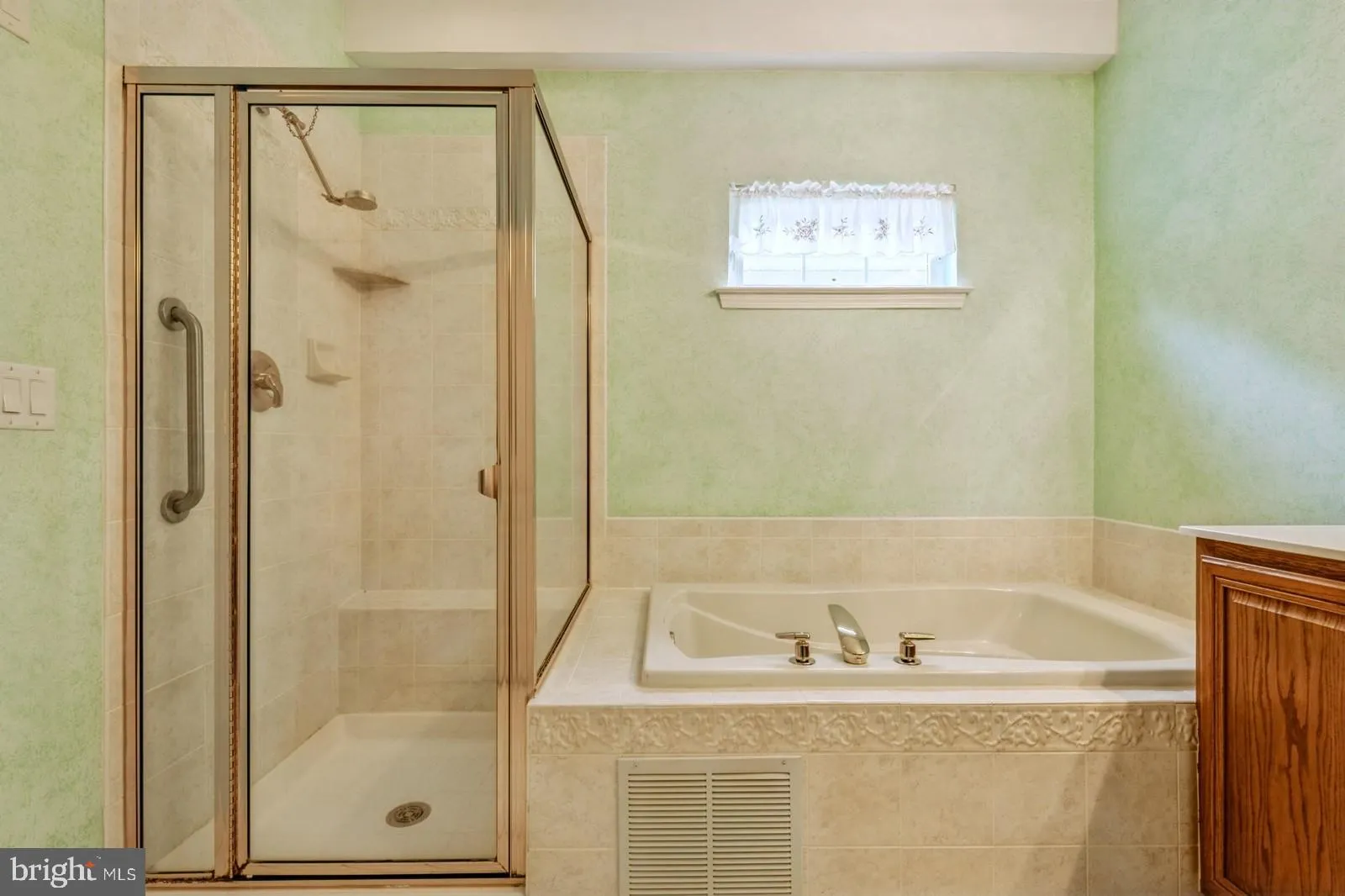 West Windsor, New Jersey 08550, United States, 2 Bedrooms Bedrooms, ,2 BathroomsBathrooms,Residential,Active,141487