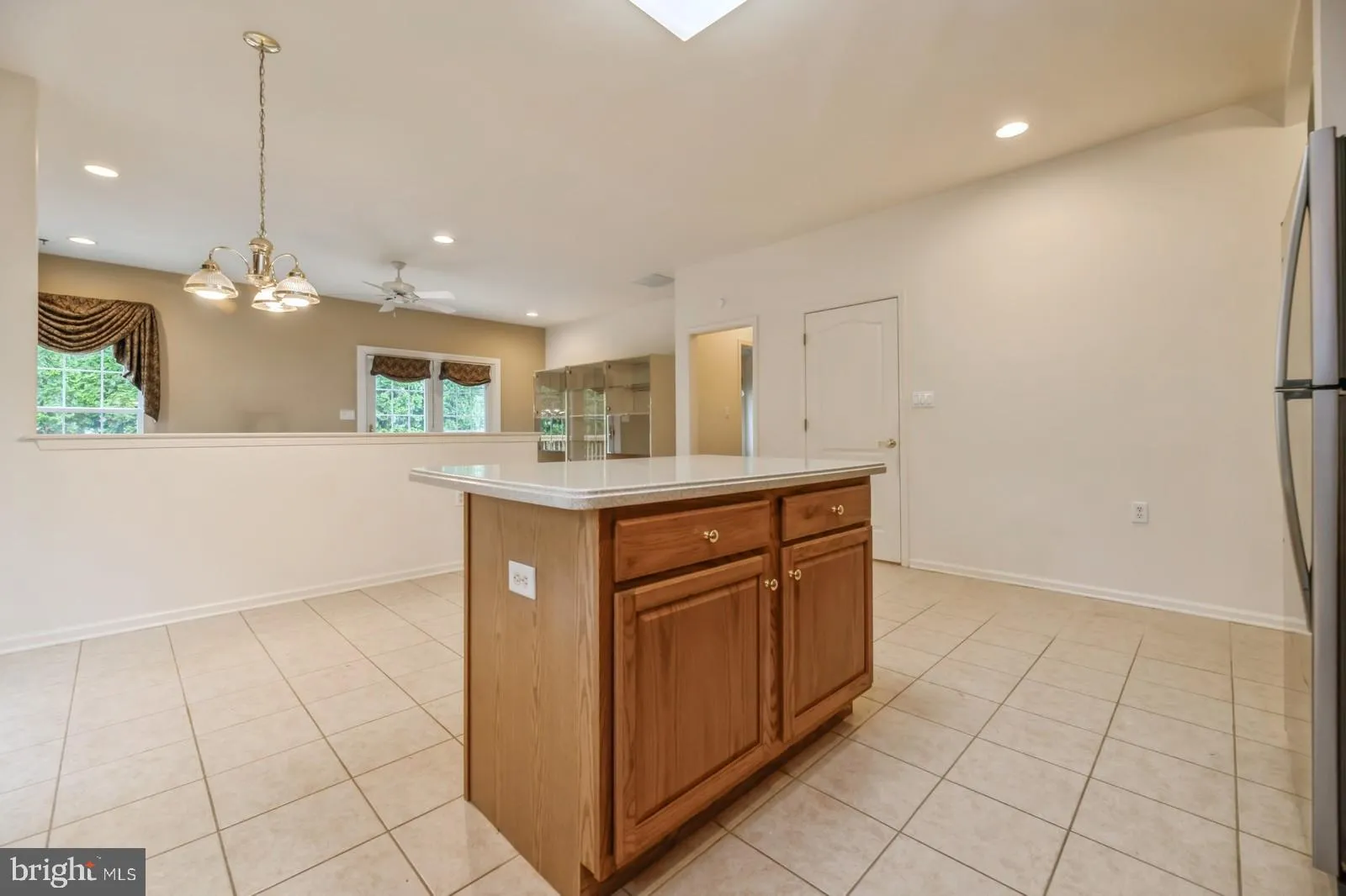 West Windsor, New Jersey 08550, United States, 2 Bedrooms Bedrooms, ,2 BathroomsBathrooms,Residential,Active,141487