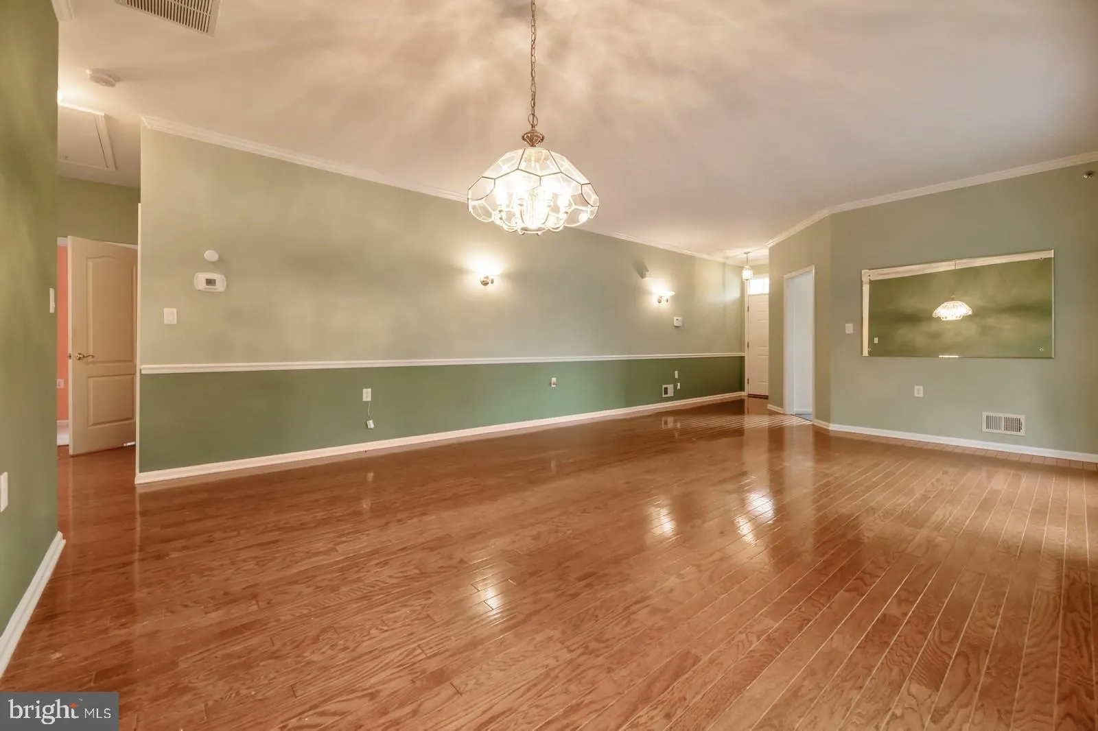 West Windsor, New Jersey 08550, United States, 2 Bedrooms Bedrooms, ,2 BathroomsBathrooms,Residential,Active,141487