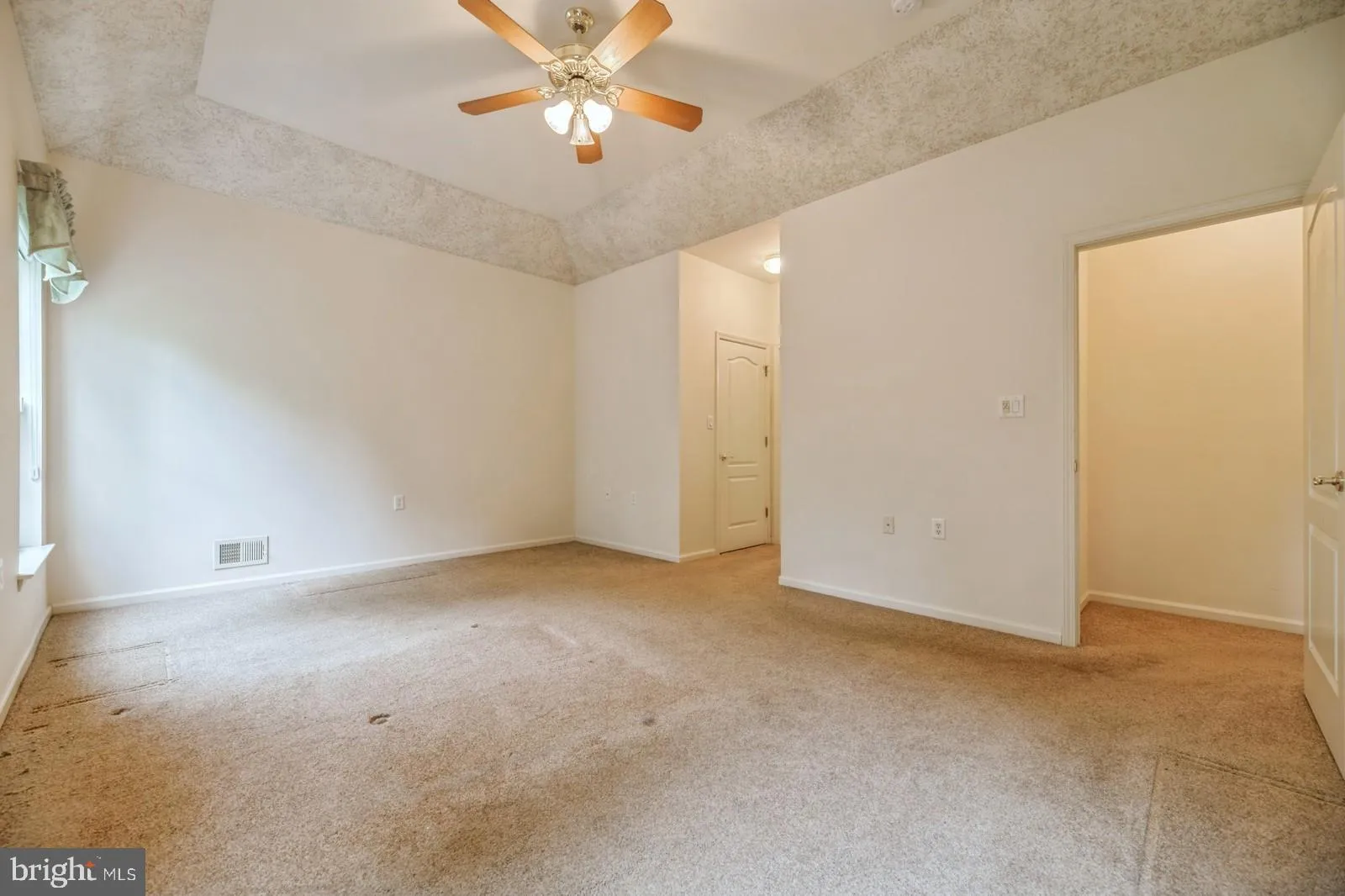 West Windsor, New Jersey 08550, United States, 2 Bedrooms Bedrooms, ,2 BathroomsBathrooms,Residential,Active,141487