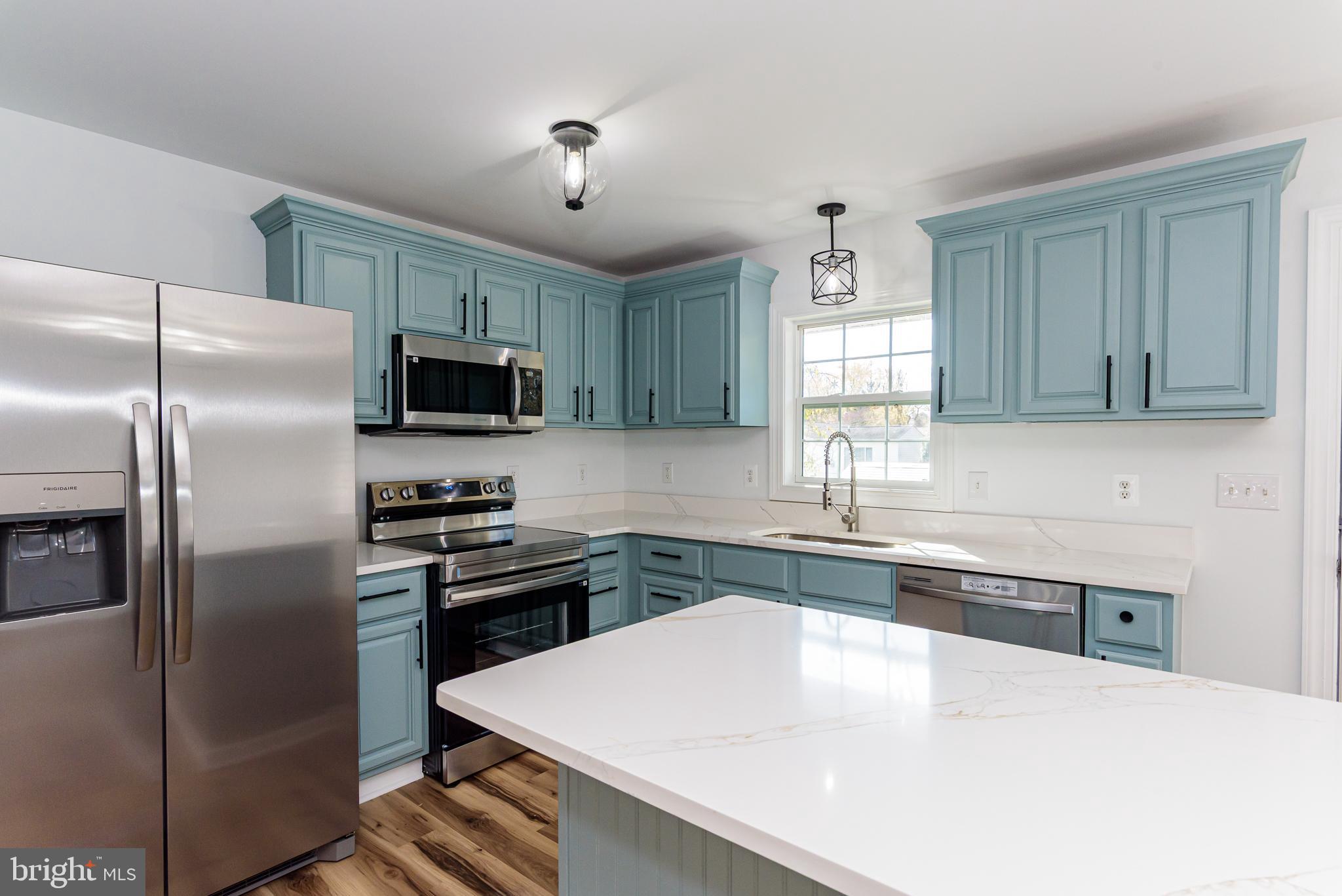 412 E LINCOLN AVENUE