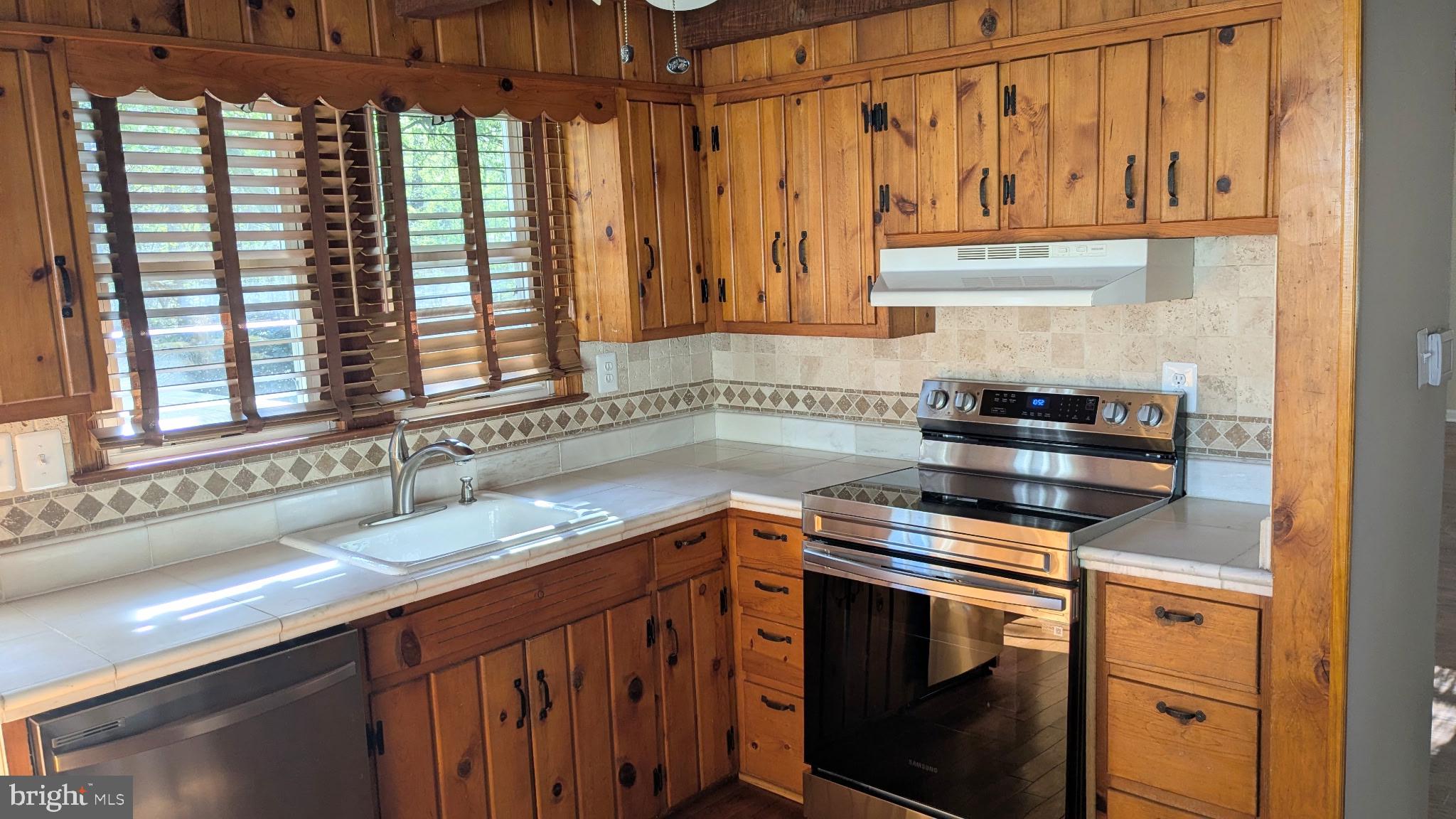 GOLDEN BEACH - Residential