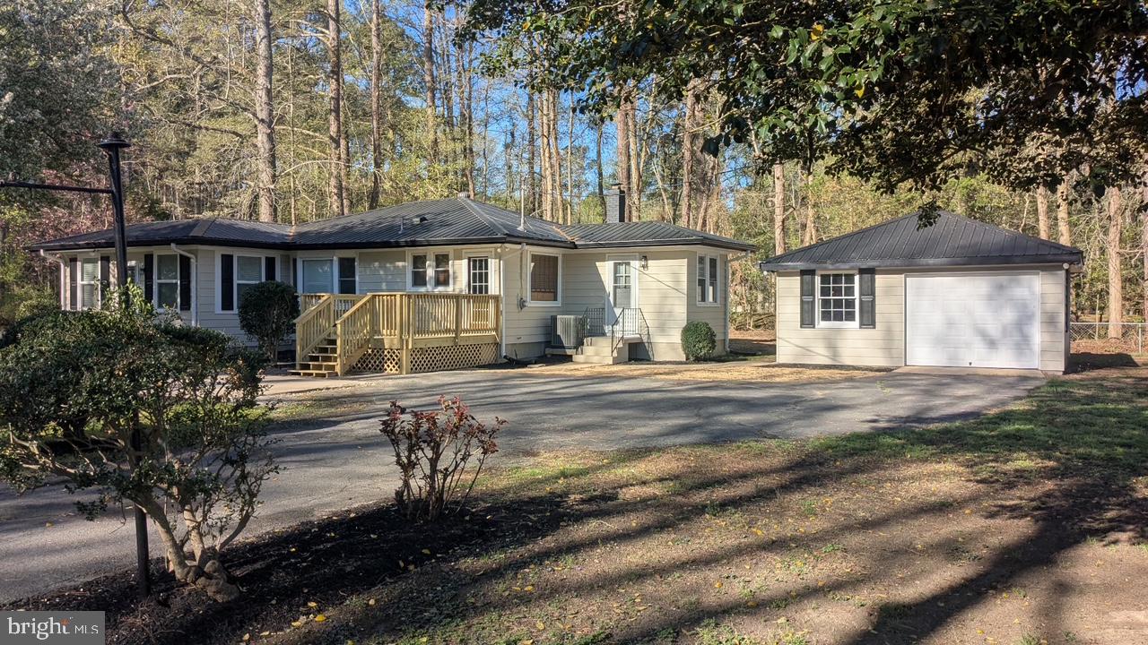 GOLDEN BEACH - Residential