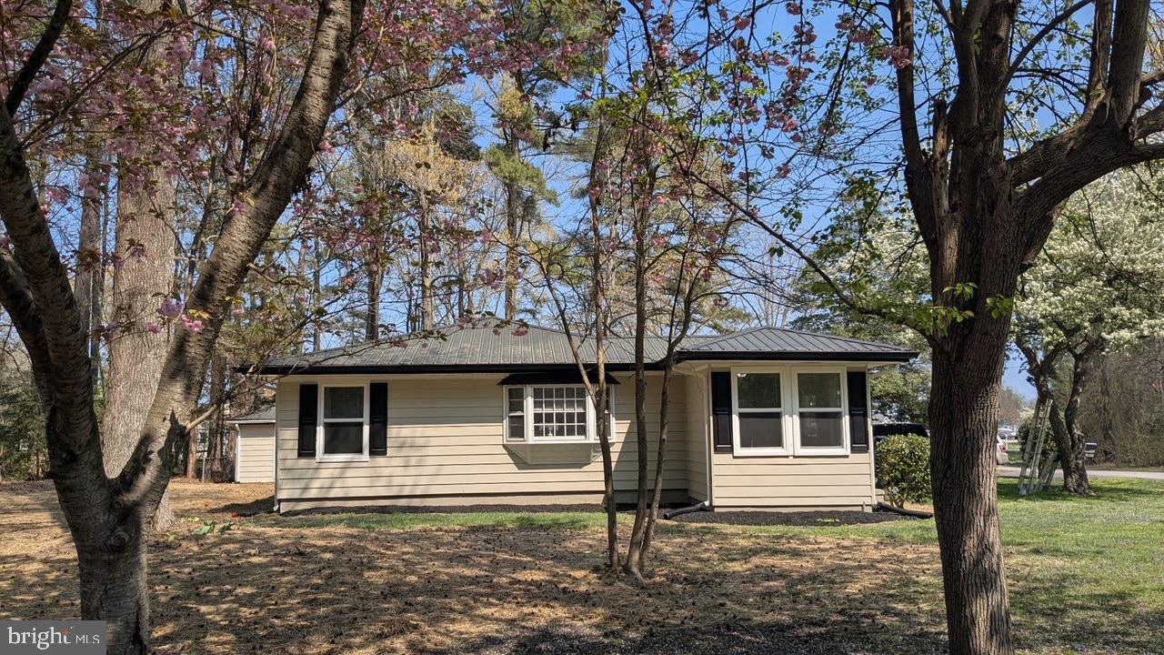 GOLDEN BEACH - Residential