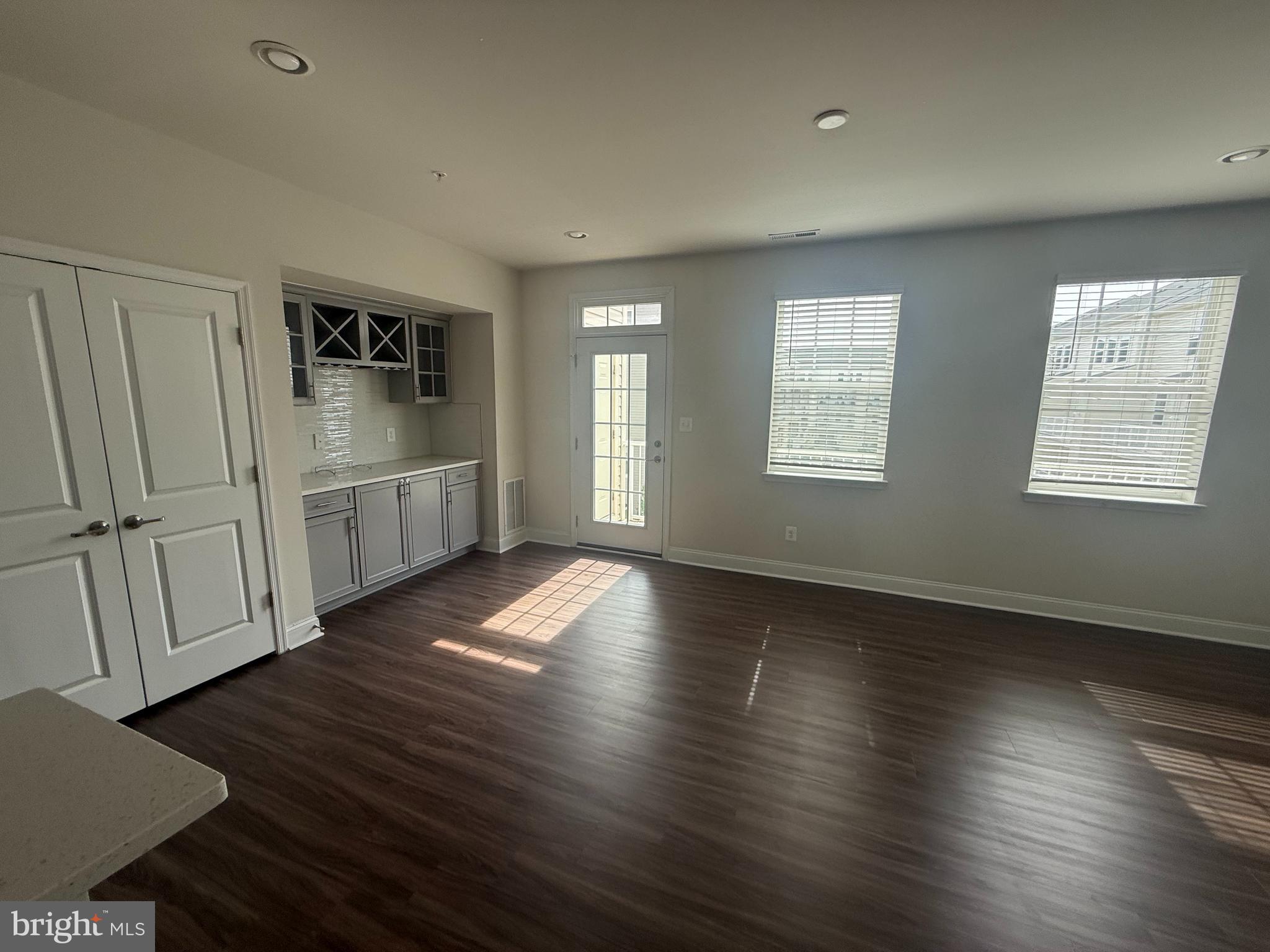 OXFORD SQUARE - Residential Lease