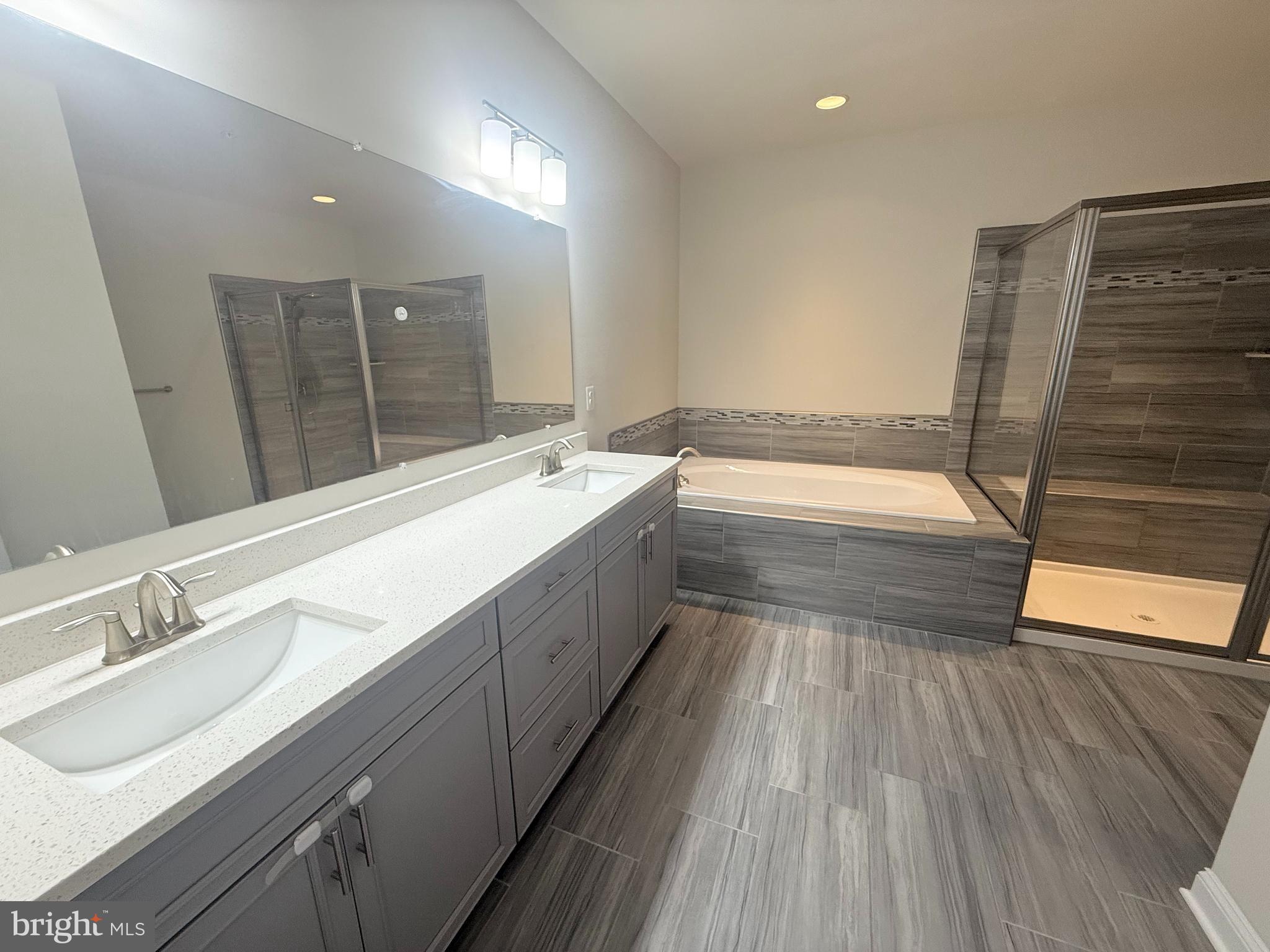 OXFORD SQUARE - Residential Lease