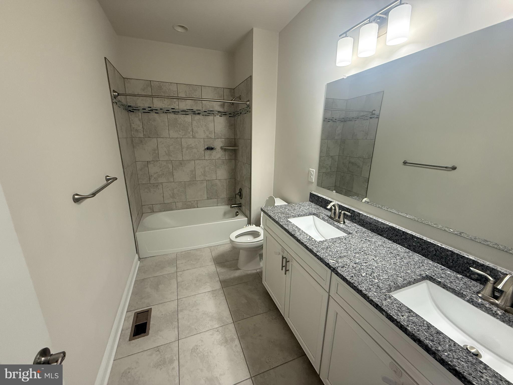 OXFORD SQUARE - Residential Lease