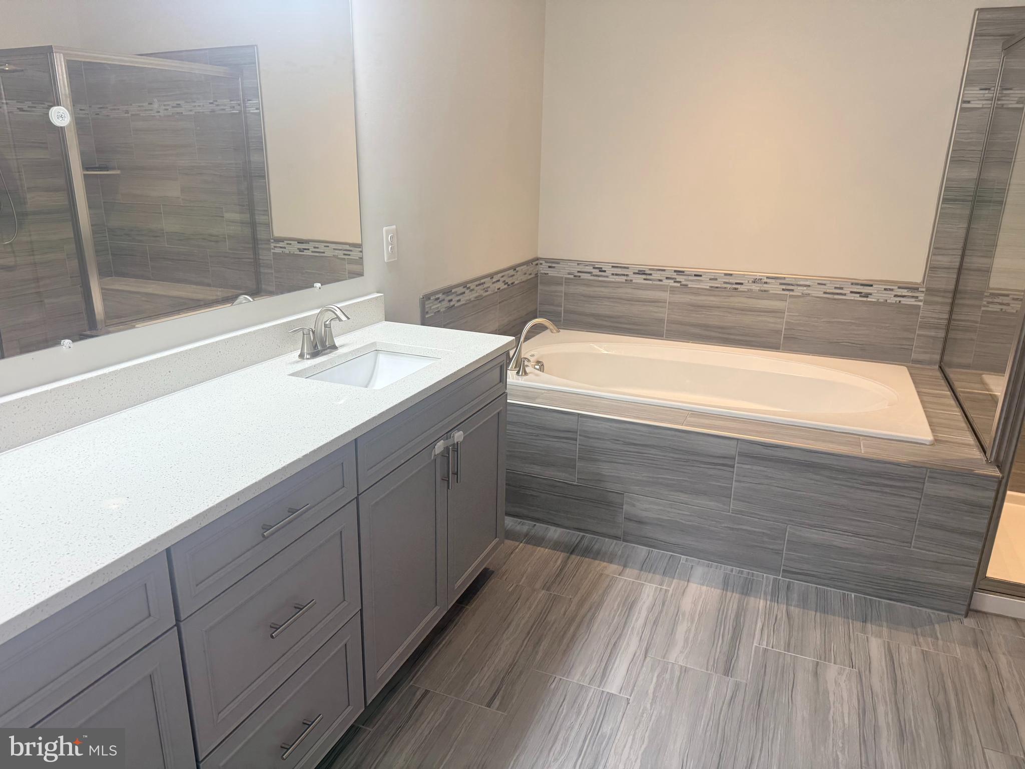 OXFORD SQUARE - Residential Lease