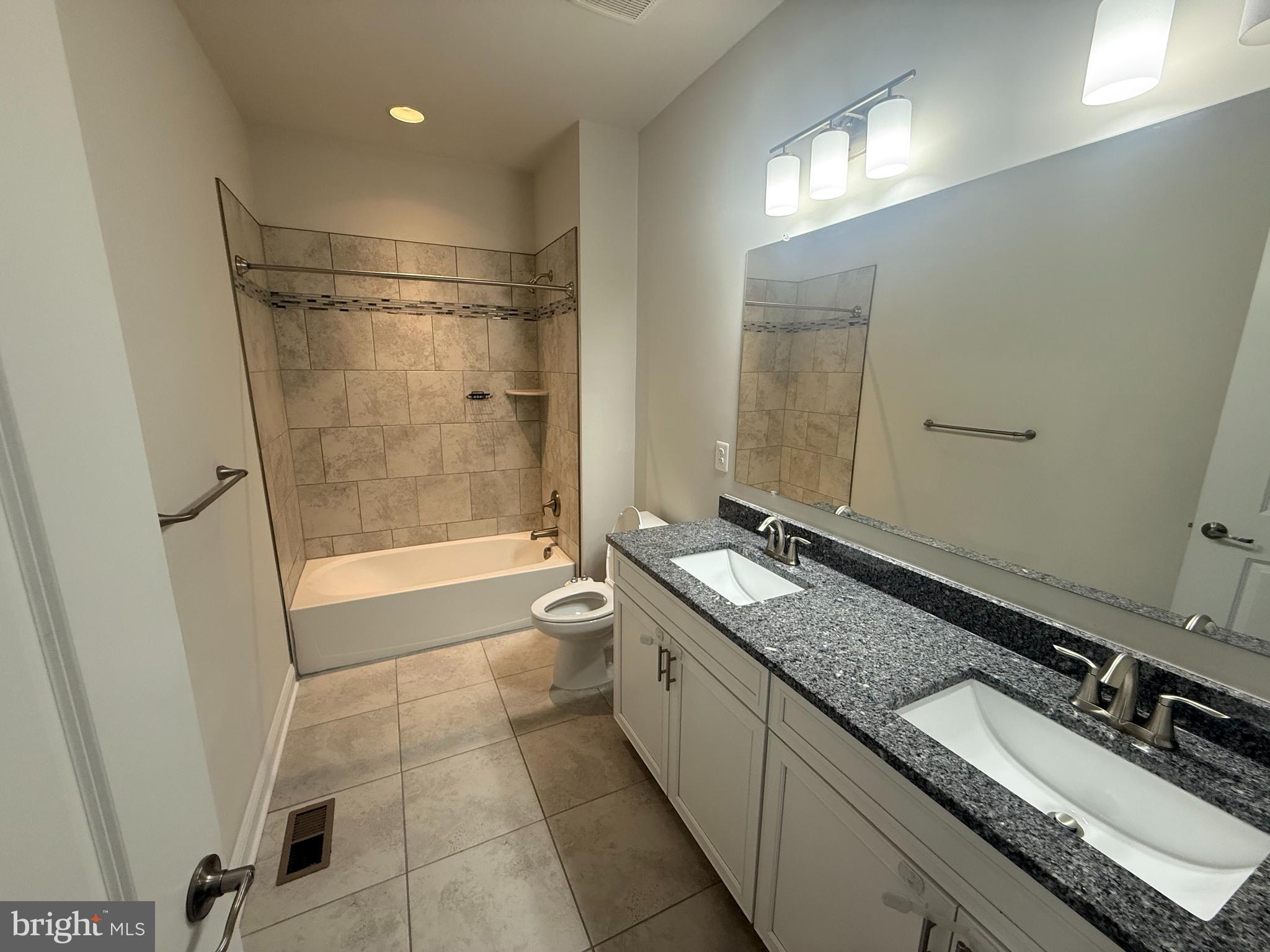 OXFORD SQUARE - Residential Lease