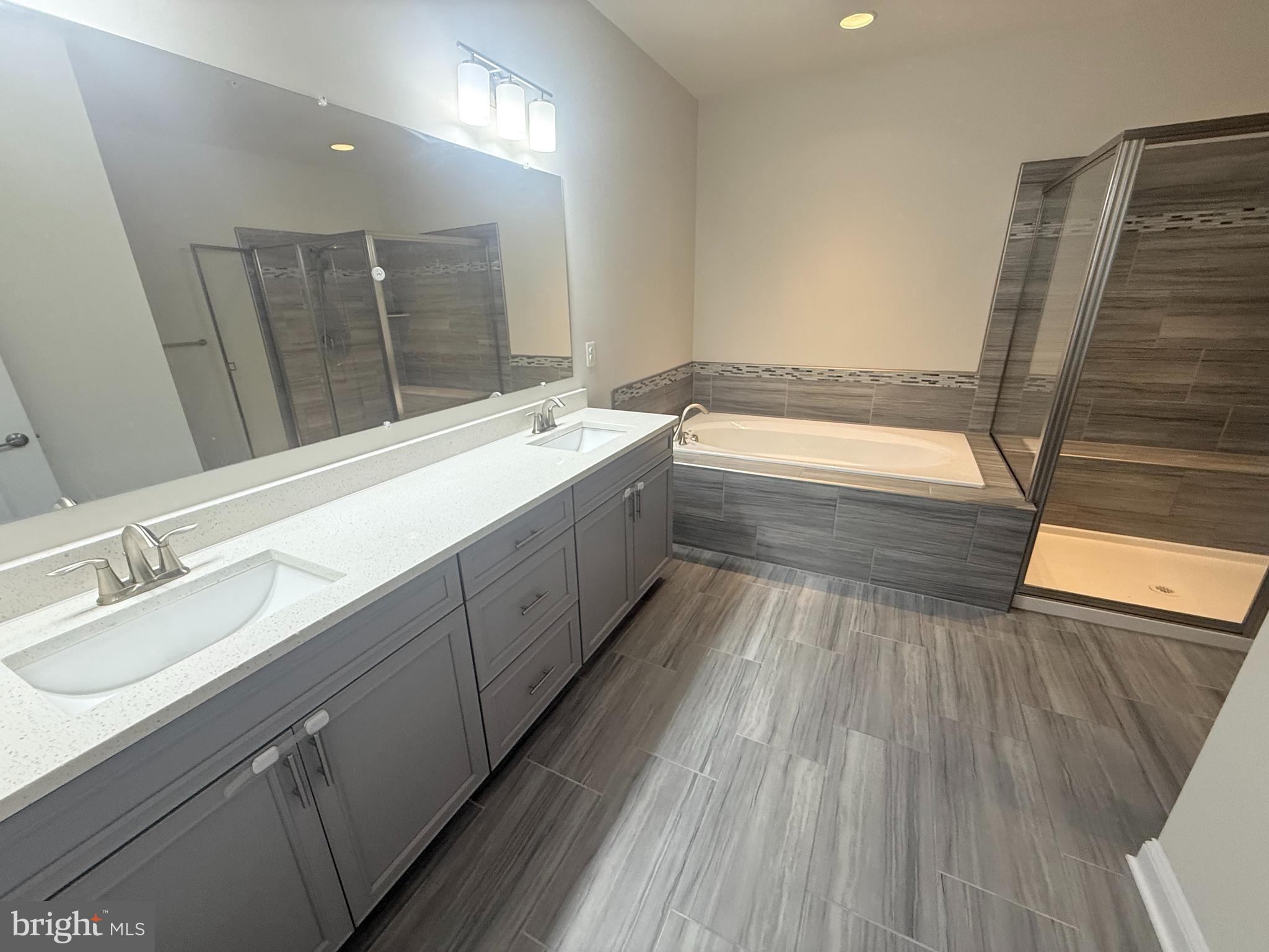 OXFORD SQUARE - Residential Lease