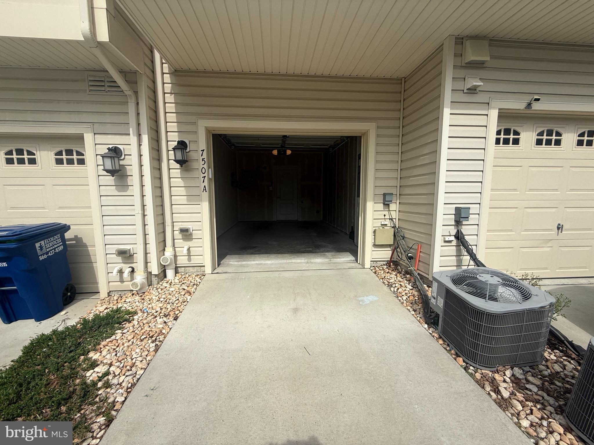 OXFORD SQUARE - Residential Lease