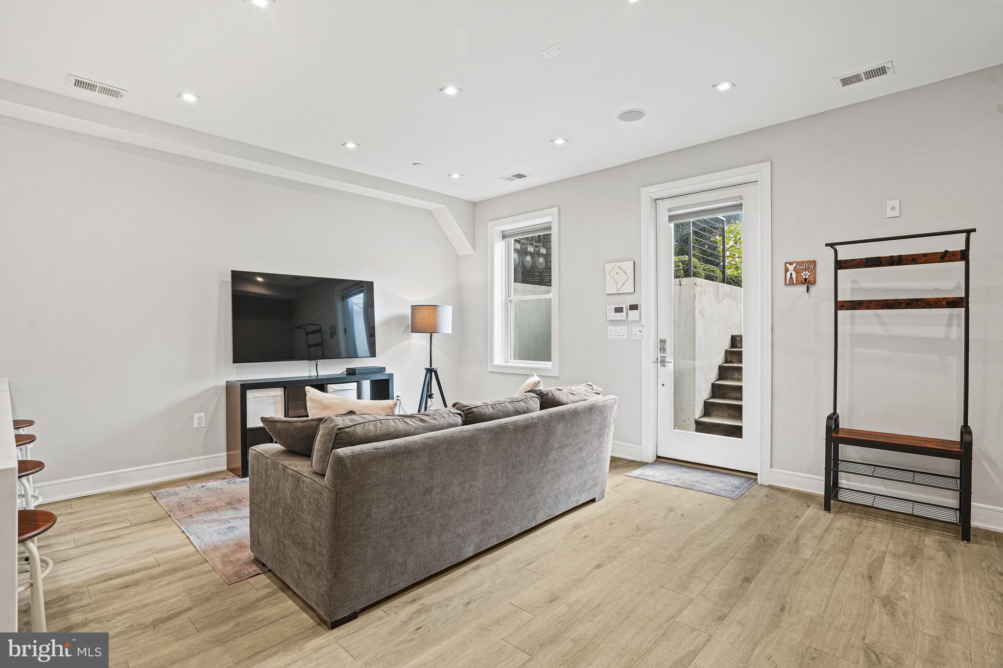 725 EUCLID STREET NW 1