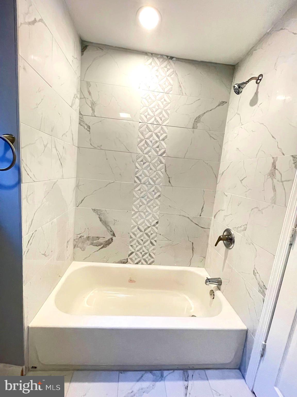 MIDTOWN EDMONDSON - Residential Lease