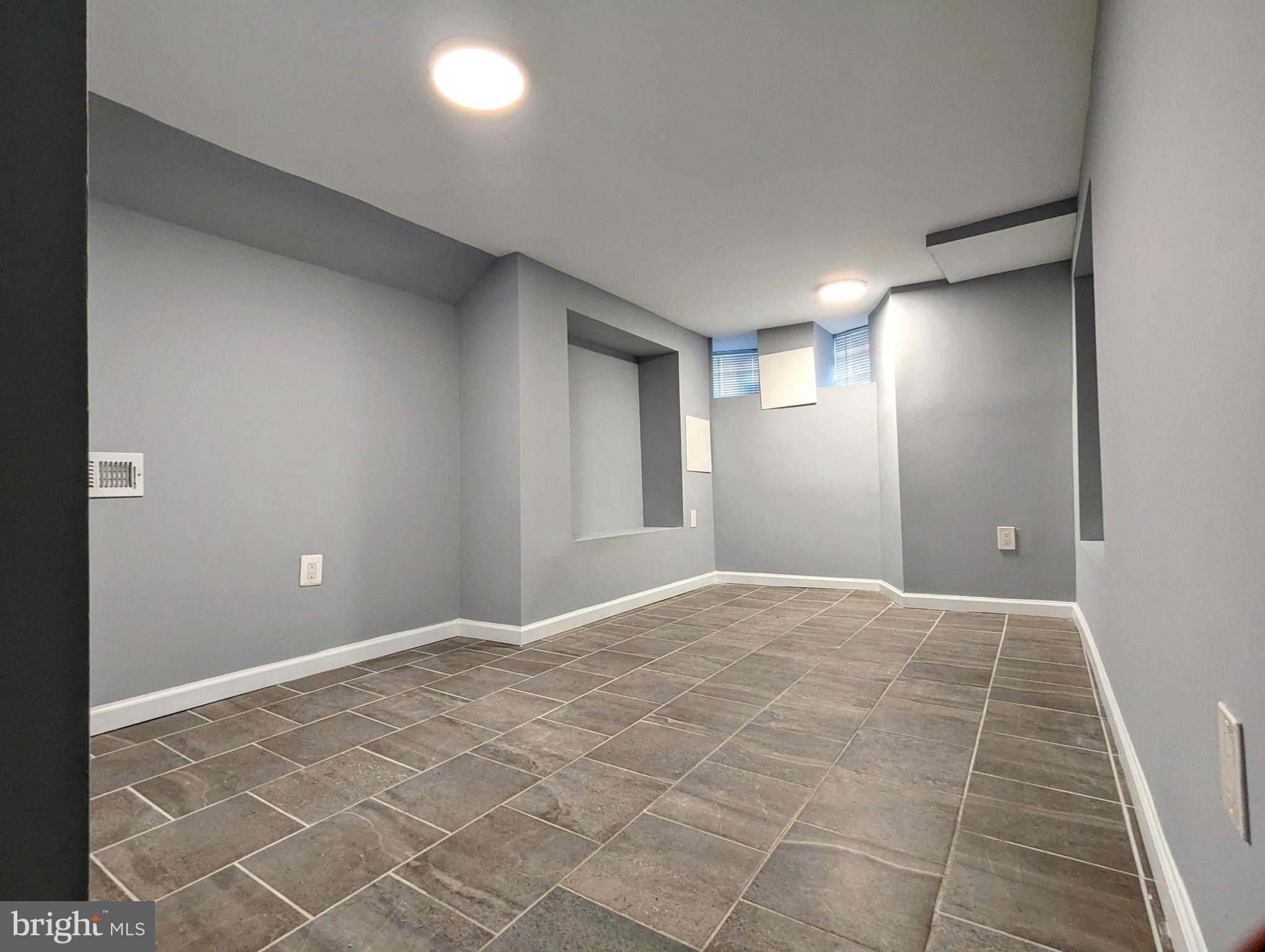 MIDTOWN EDMONDSON - Residential Lease