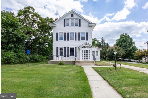 12 WASHINGTON AVENUE BERLIN NJ 08009