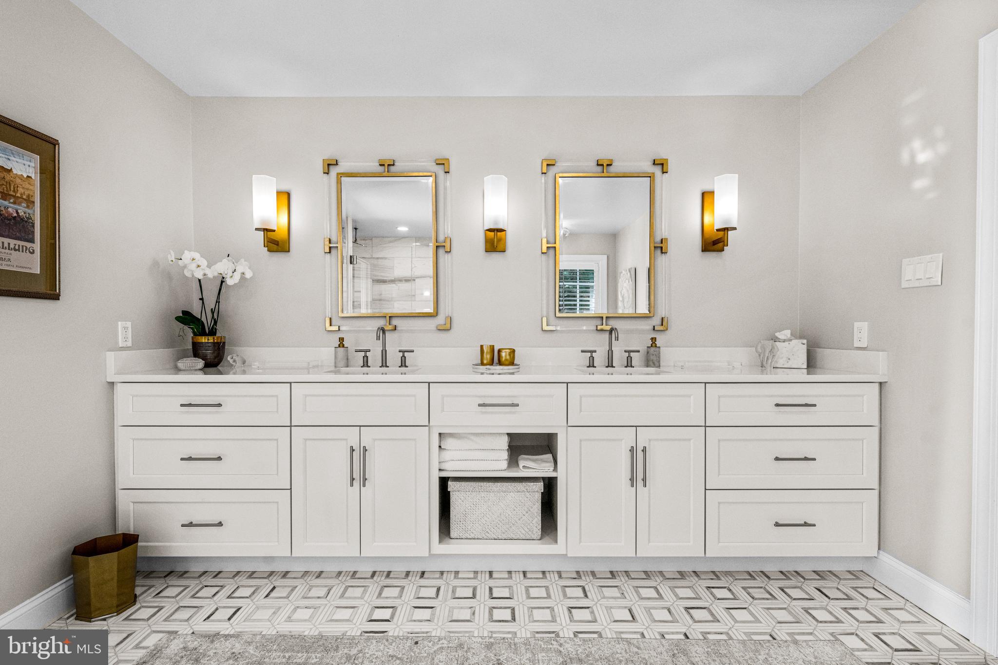 WHITEGATE - Residential