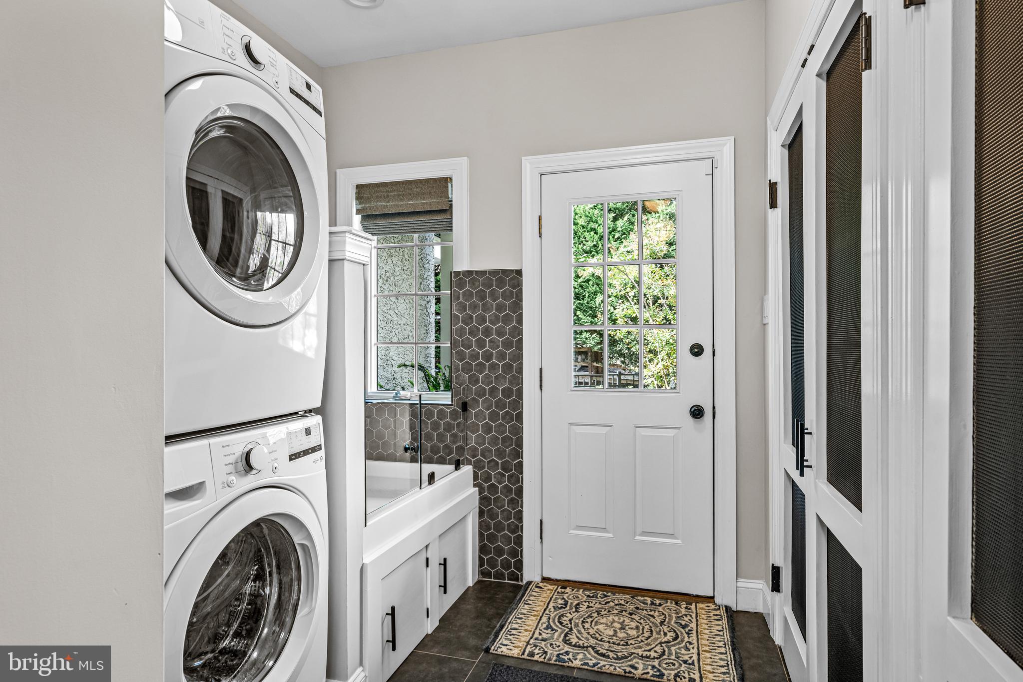 WHITEGATE - Residential