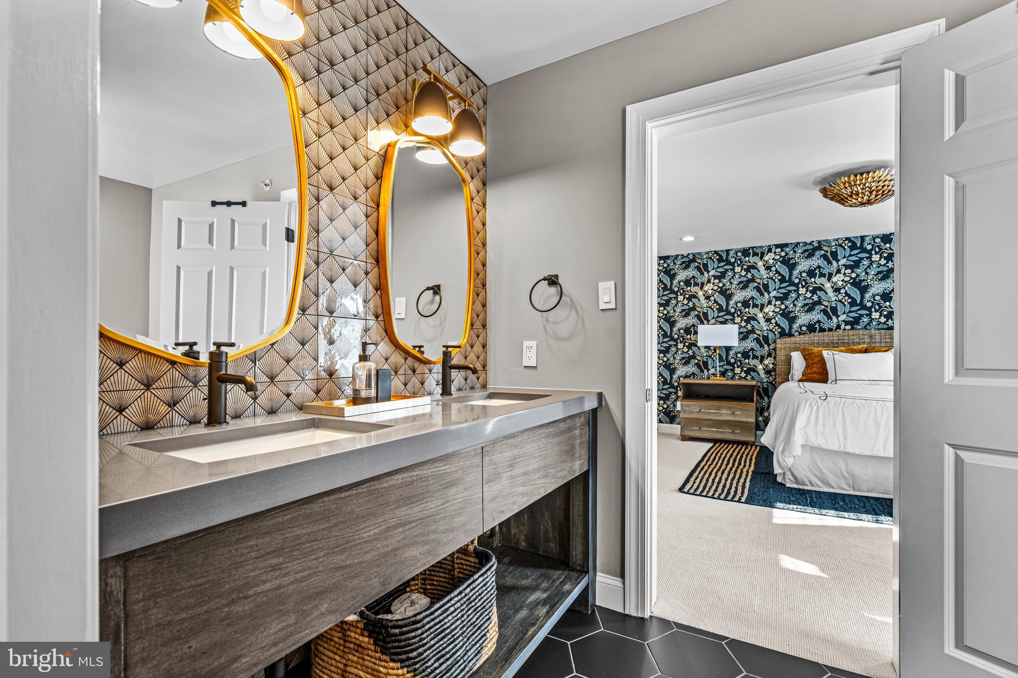 WHITEGATE - Residential