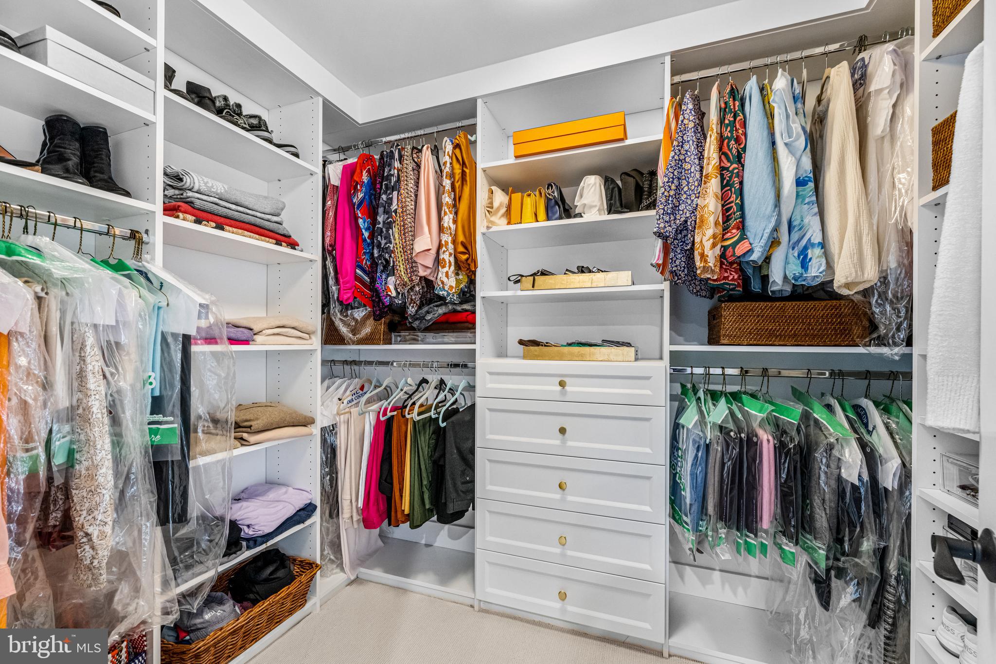 WHITEGATE - Residential