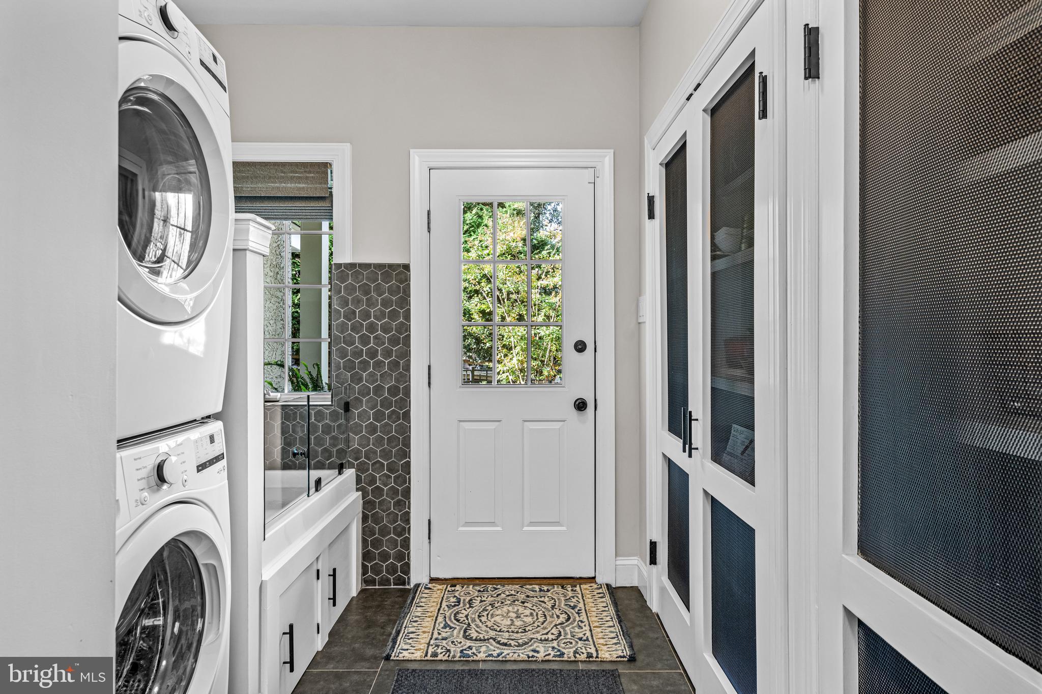 WHITEGATE - Residential