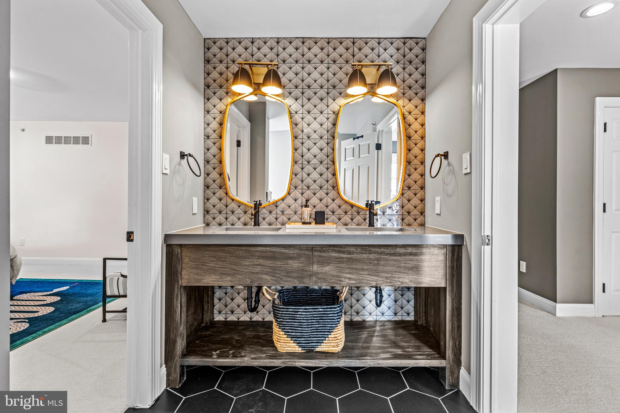 WHITEGATE - Residential