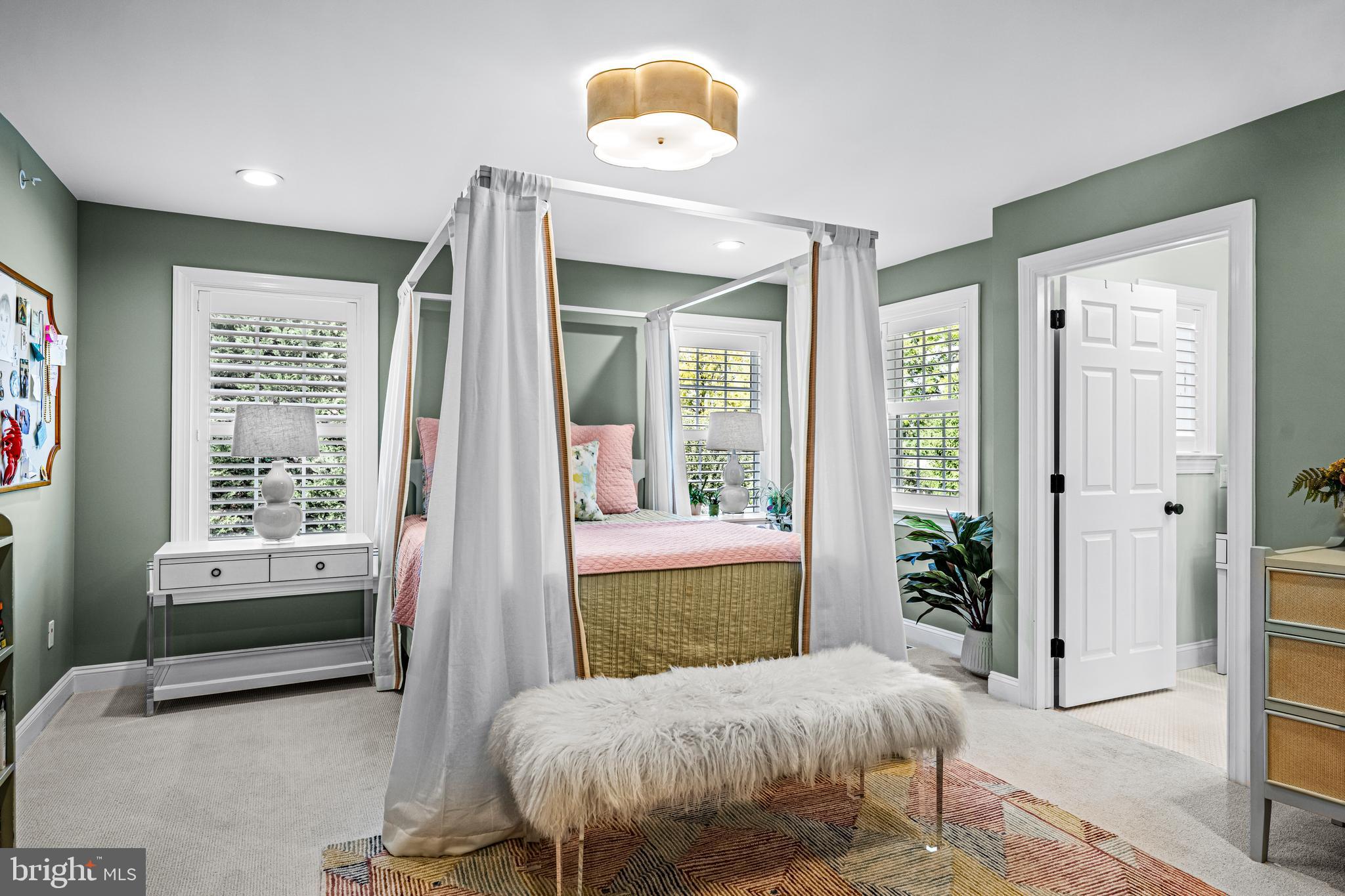 WHITEGATE - Residential