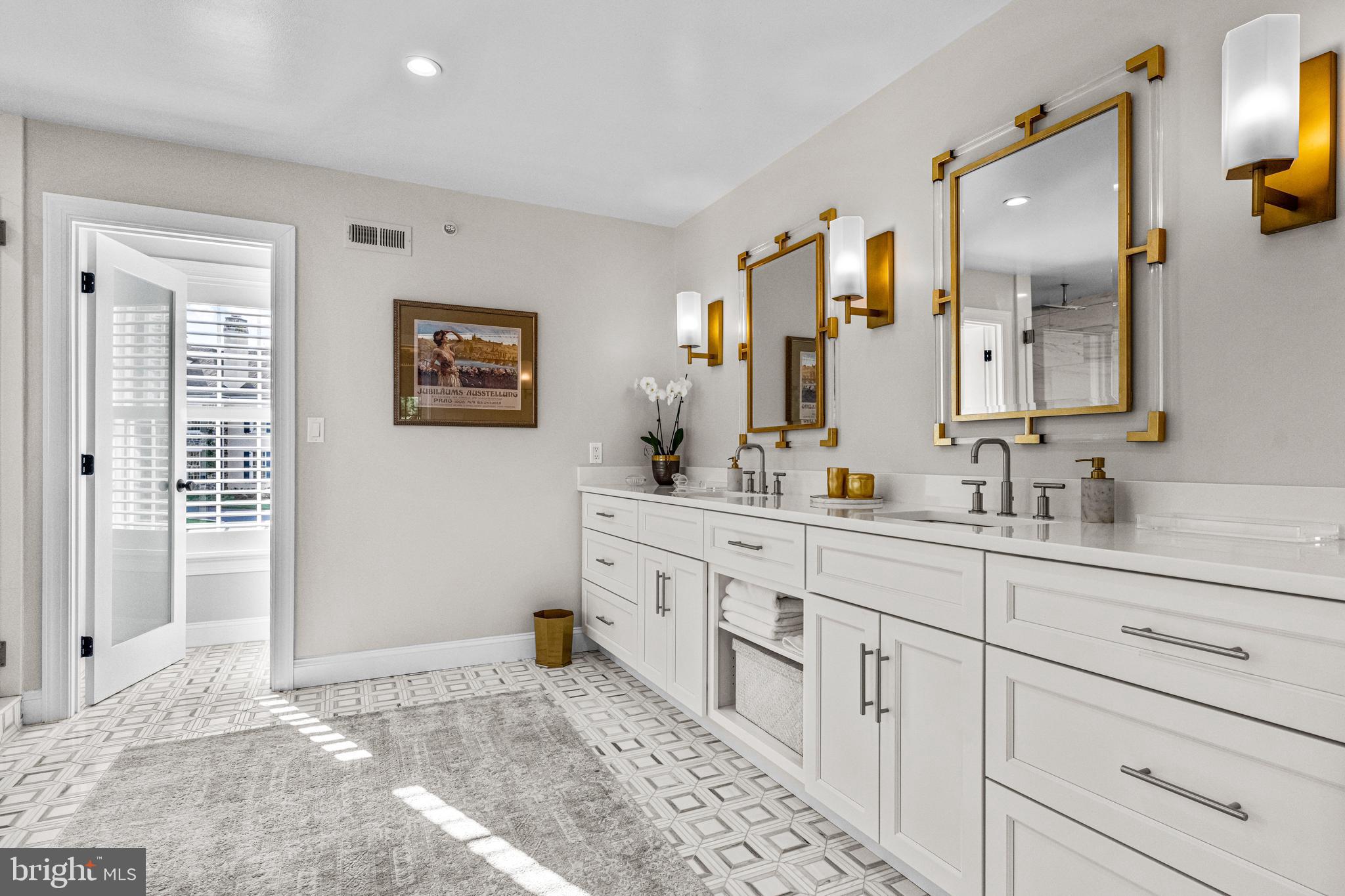 WHITEGATE - Residential