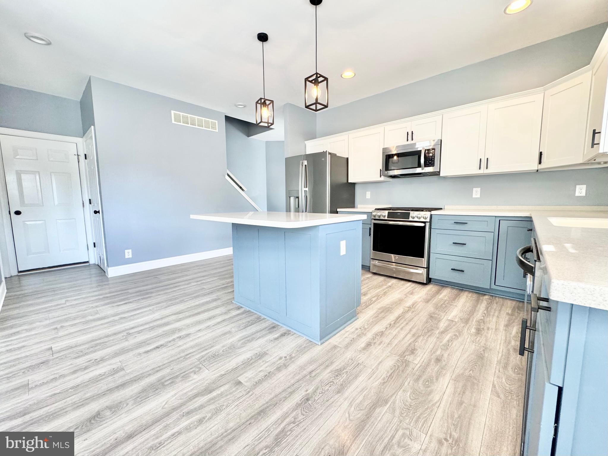 HIDDEN POND - Residential