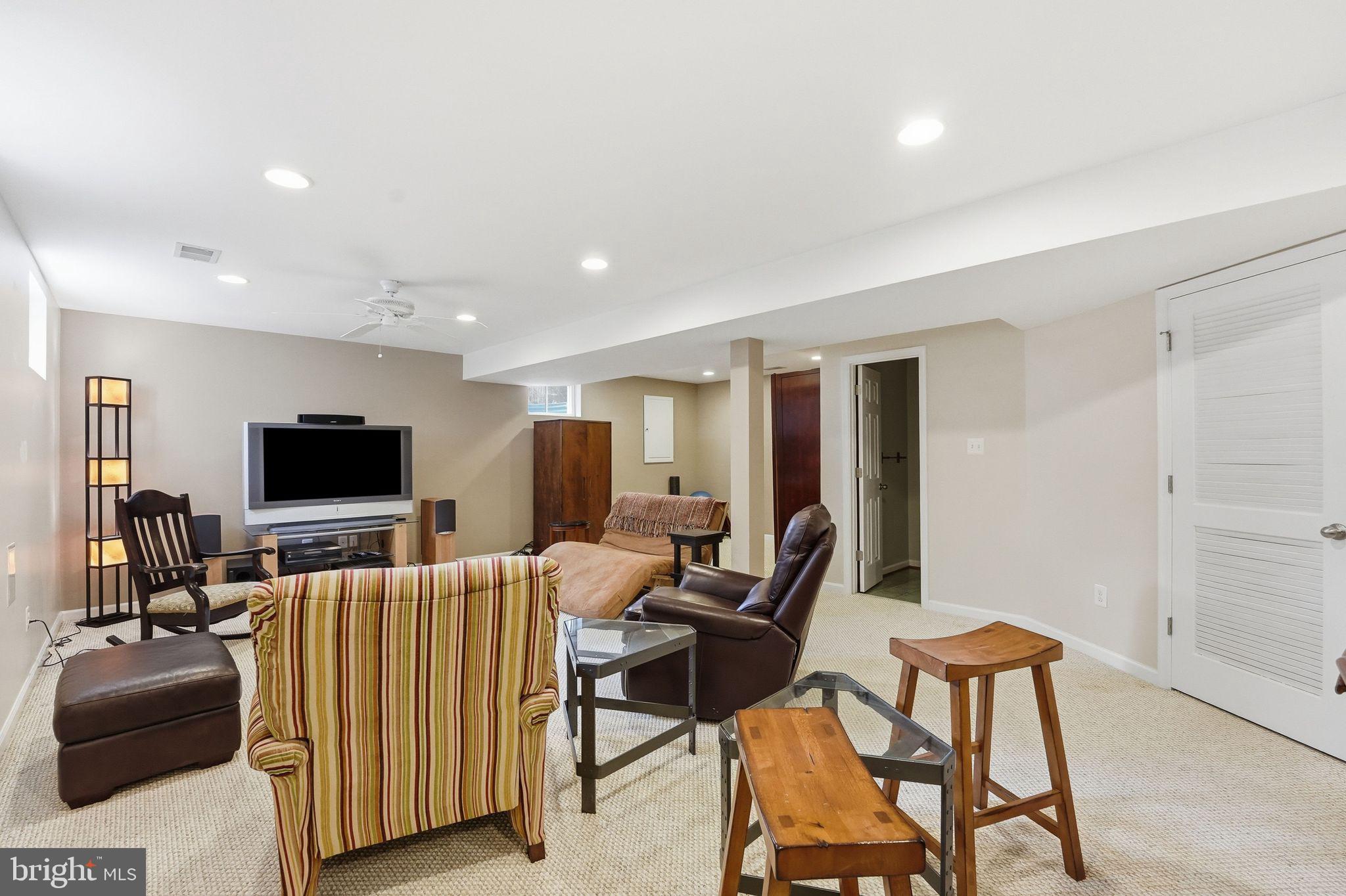 VIRGINIA OAKS - Residential