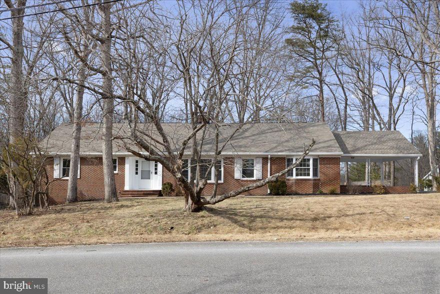 Beautiful 4 Bed 3 Bath Single Family Home in Fredericksburg City. New Carpet, Luxury Vinyl Flooring, Upgraded Counter Tops, Fresh Paint, Primary Bath, Walk in Closet(s), Walk Out Basement. Many Upgrades.
Must See!