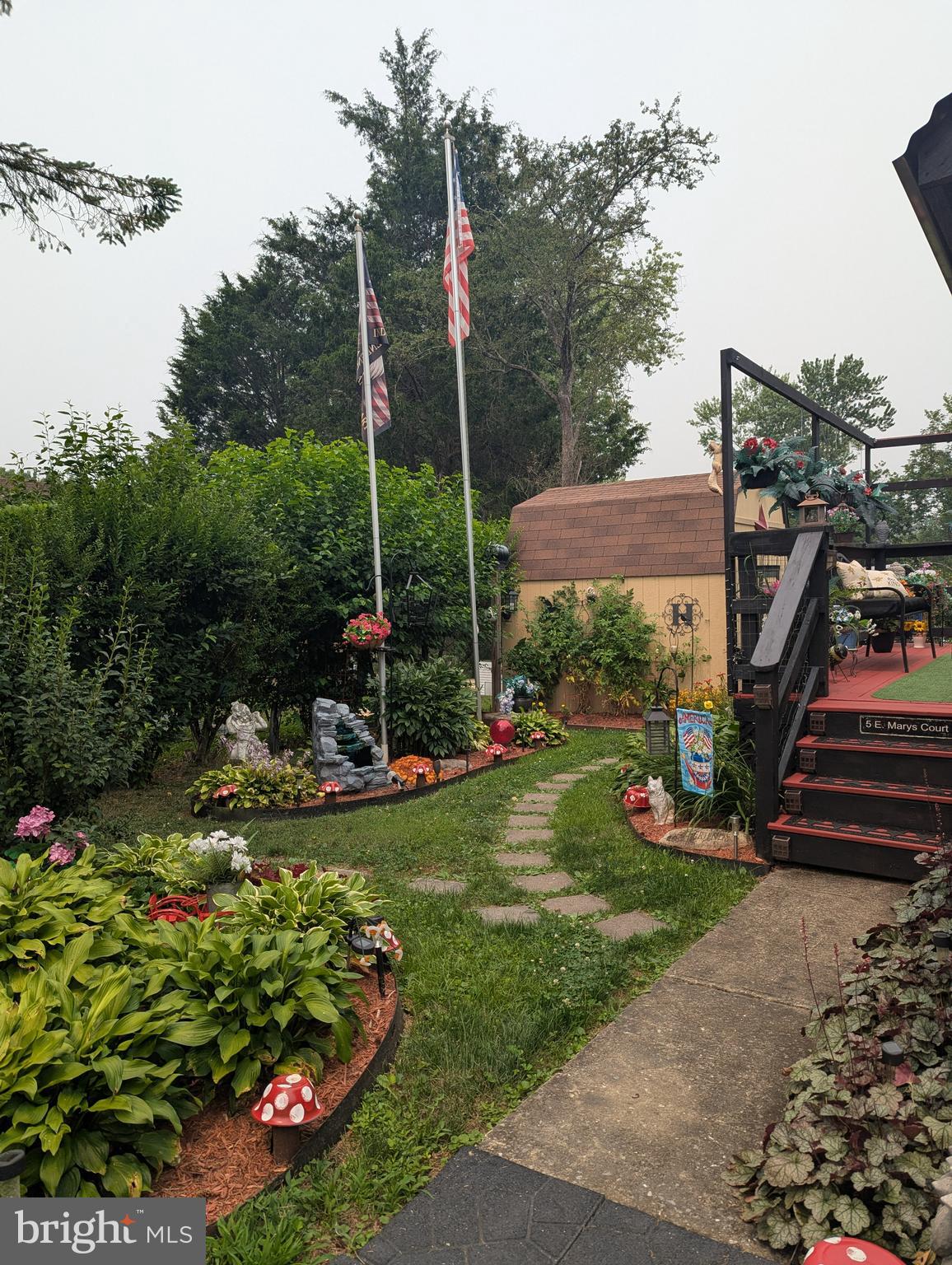 3 MARY'S COURT E