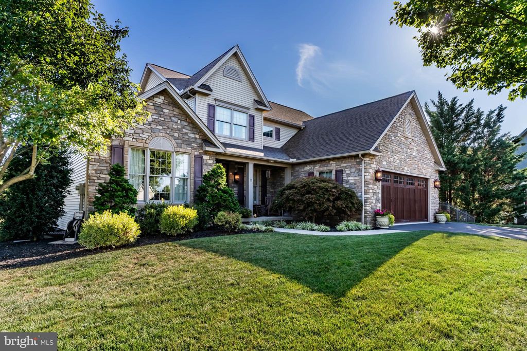 Photo of 11 Essex Dr, CARLISLE, PA 17015 (MLS # PACB2046098)