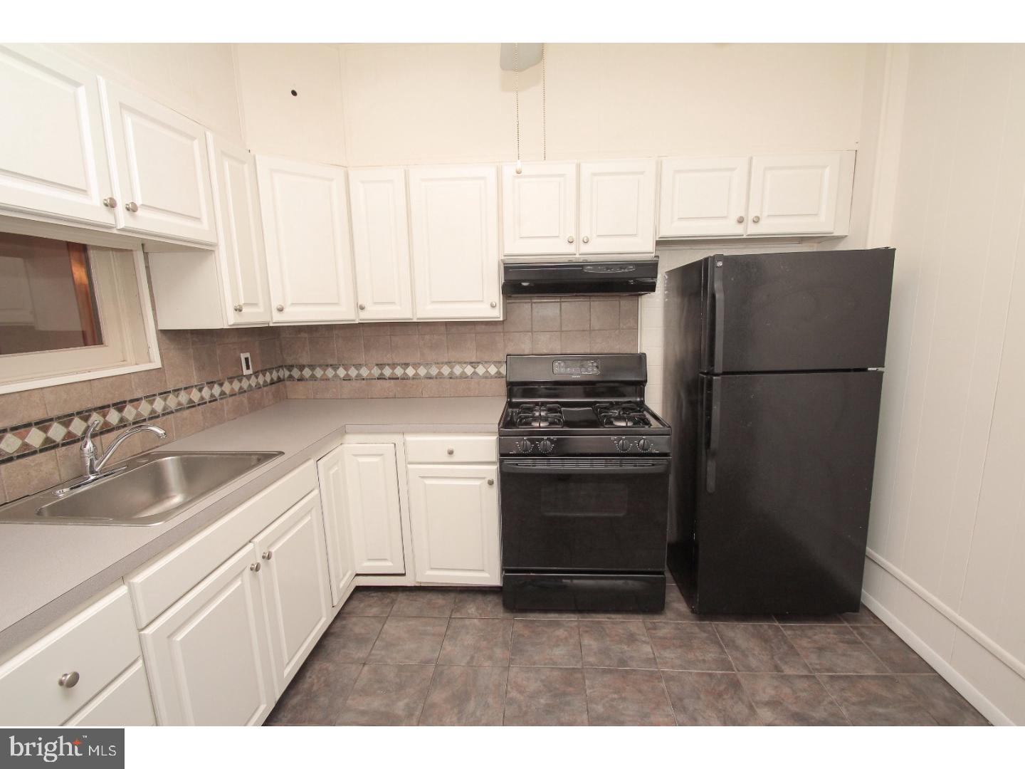 PORT RICHMOND - Residential Lease