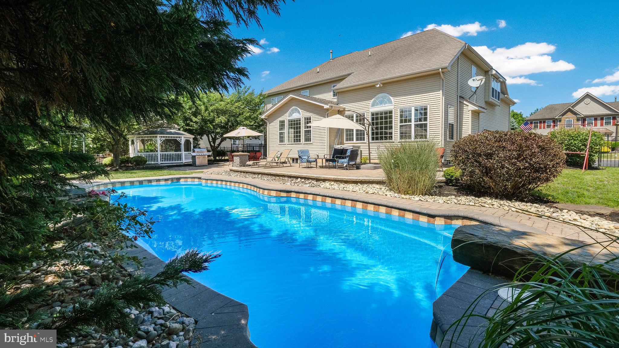 DEVONSHIRE ESTATES - Residential