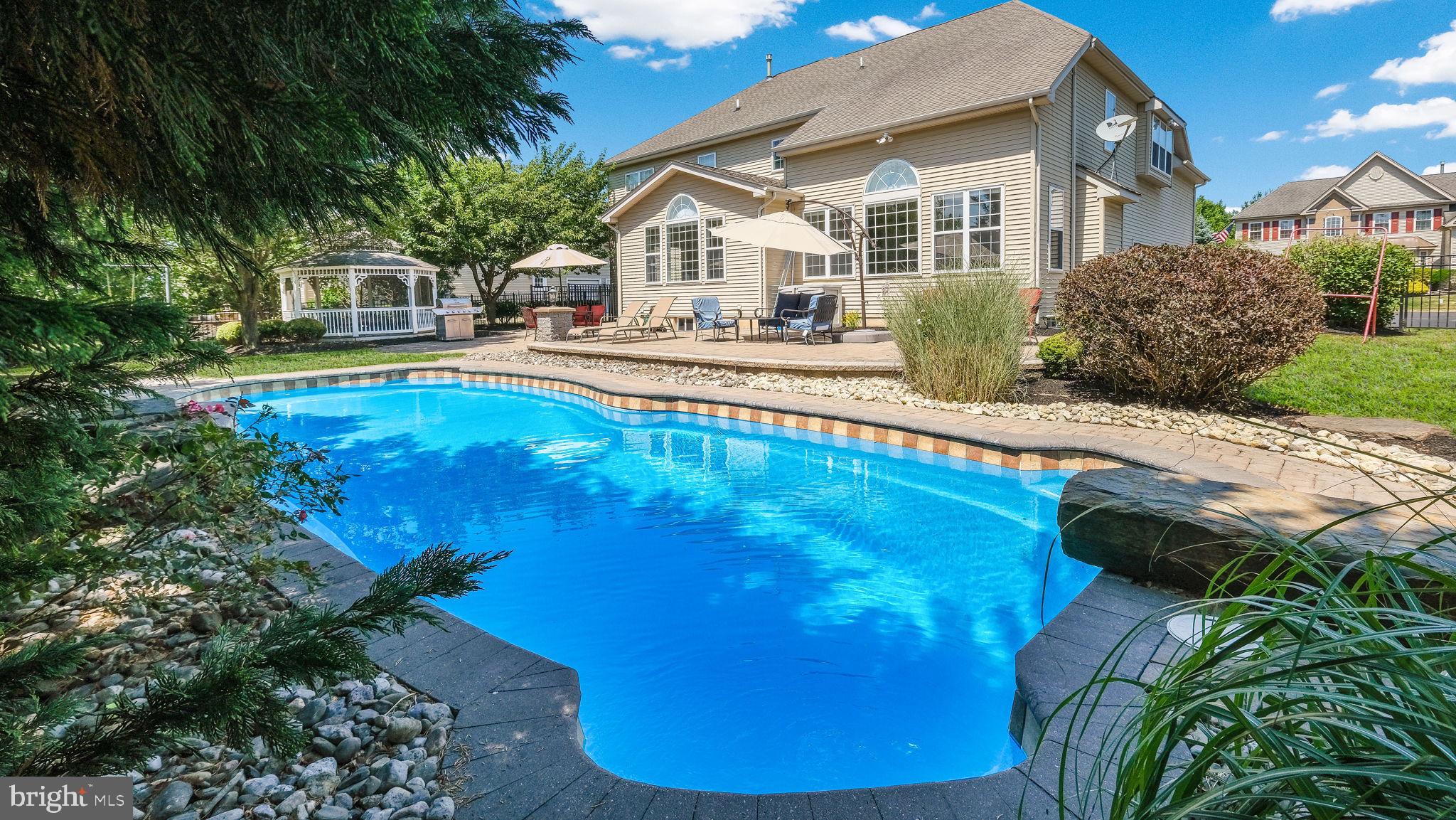 DEVONSHIRE ESTATES - Residential