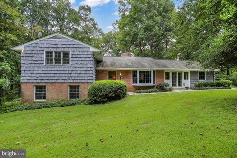 Homes For Sale - 1075 Manning Street<br/> GREAT FALLS, VA 22066