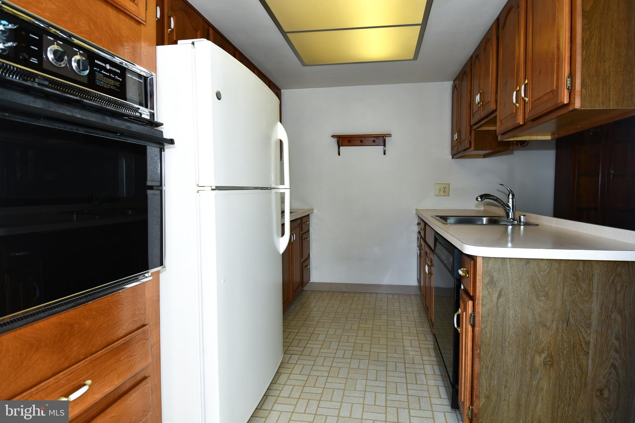 LEISURE WORLD - Residential