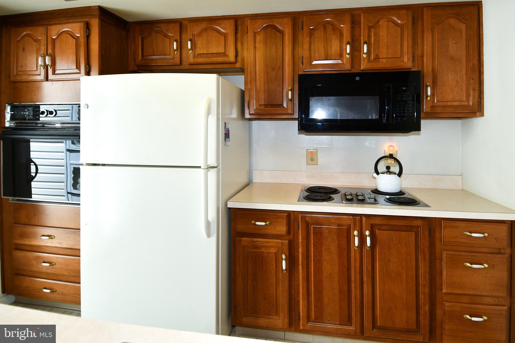 LEISURE WORLD - Residential