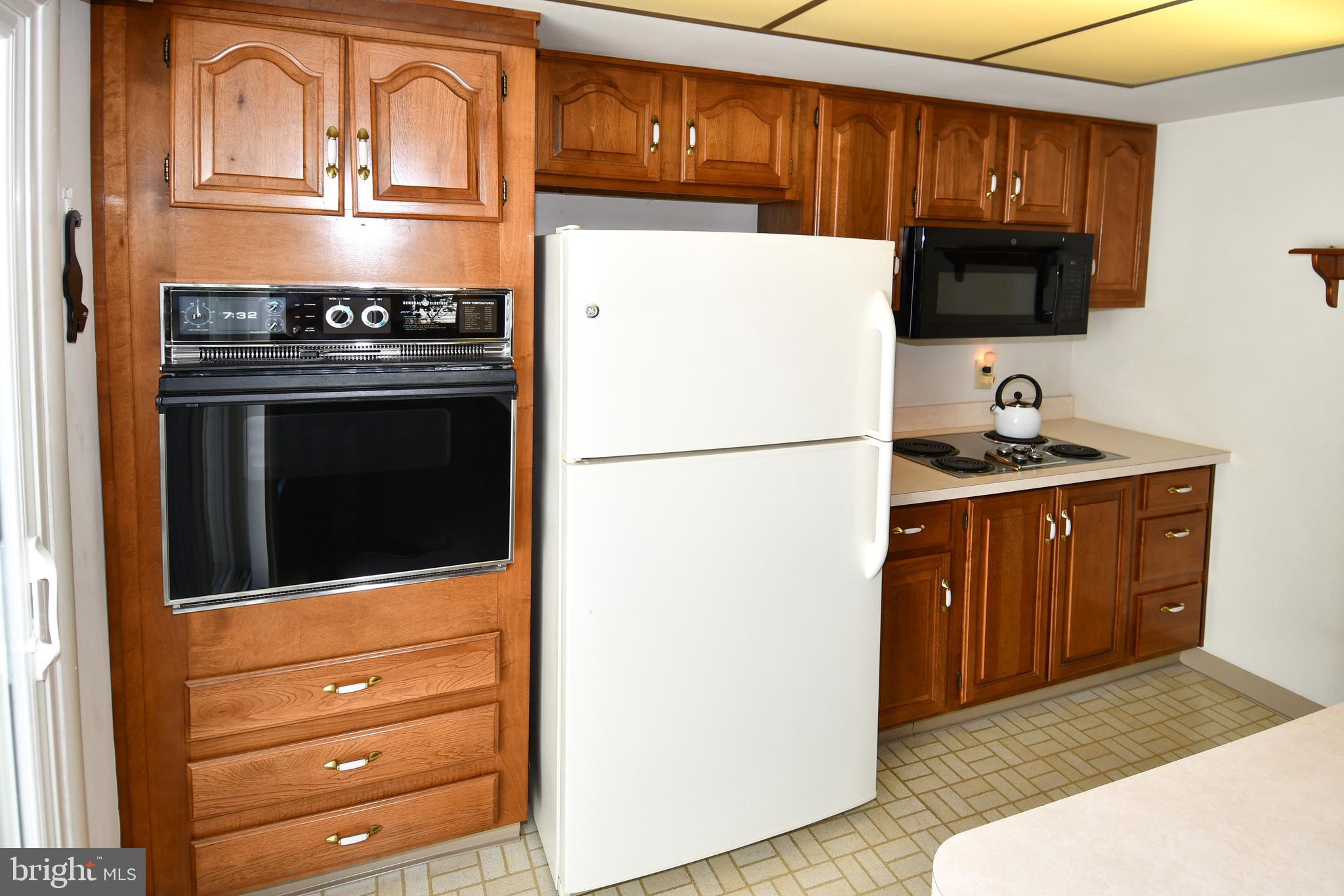 LEISURE WORLD - Residential