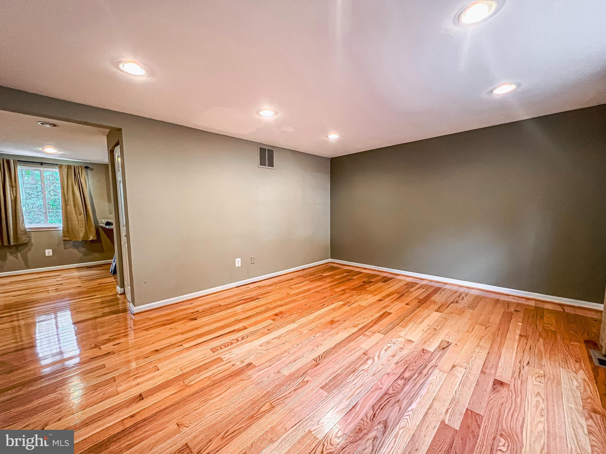 NEWINGTON FOREST - Residential Lease