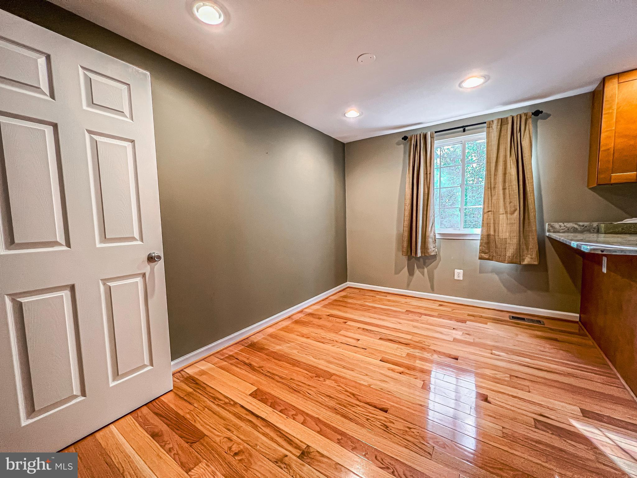 NEWINGTON FOREST - Residential Lease