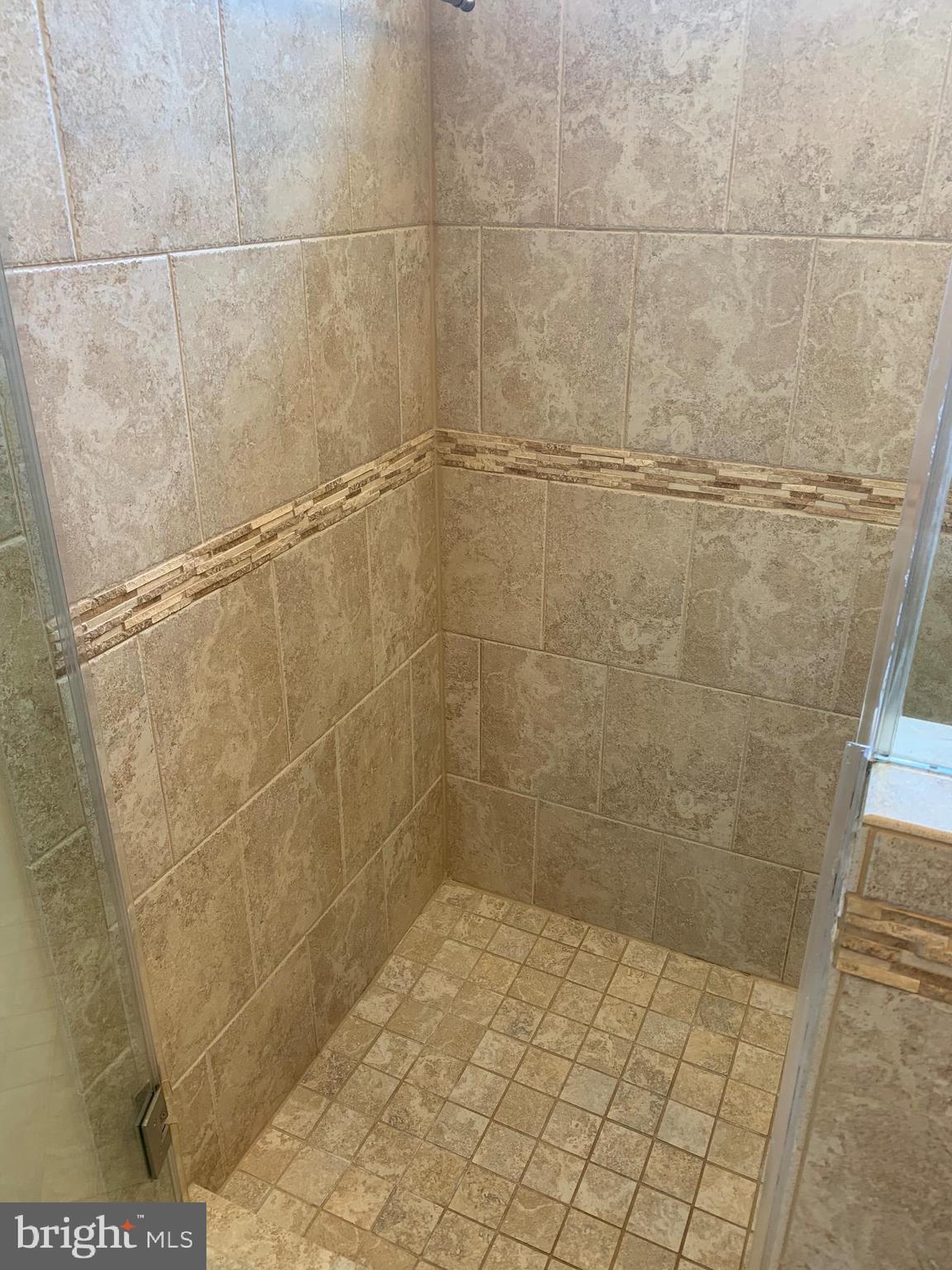 HAWTHORNE - Residential Lease