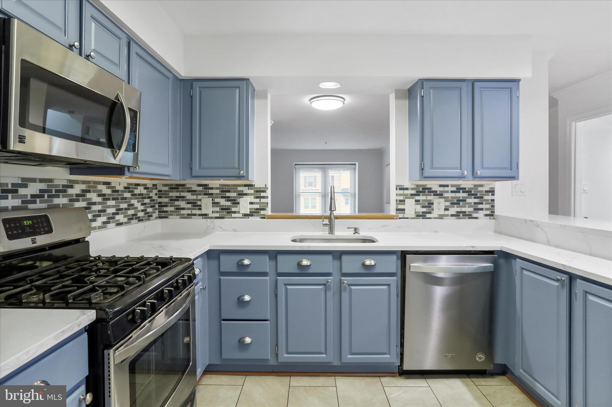 7858 BLUE GRAY CIRCLE