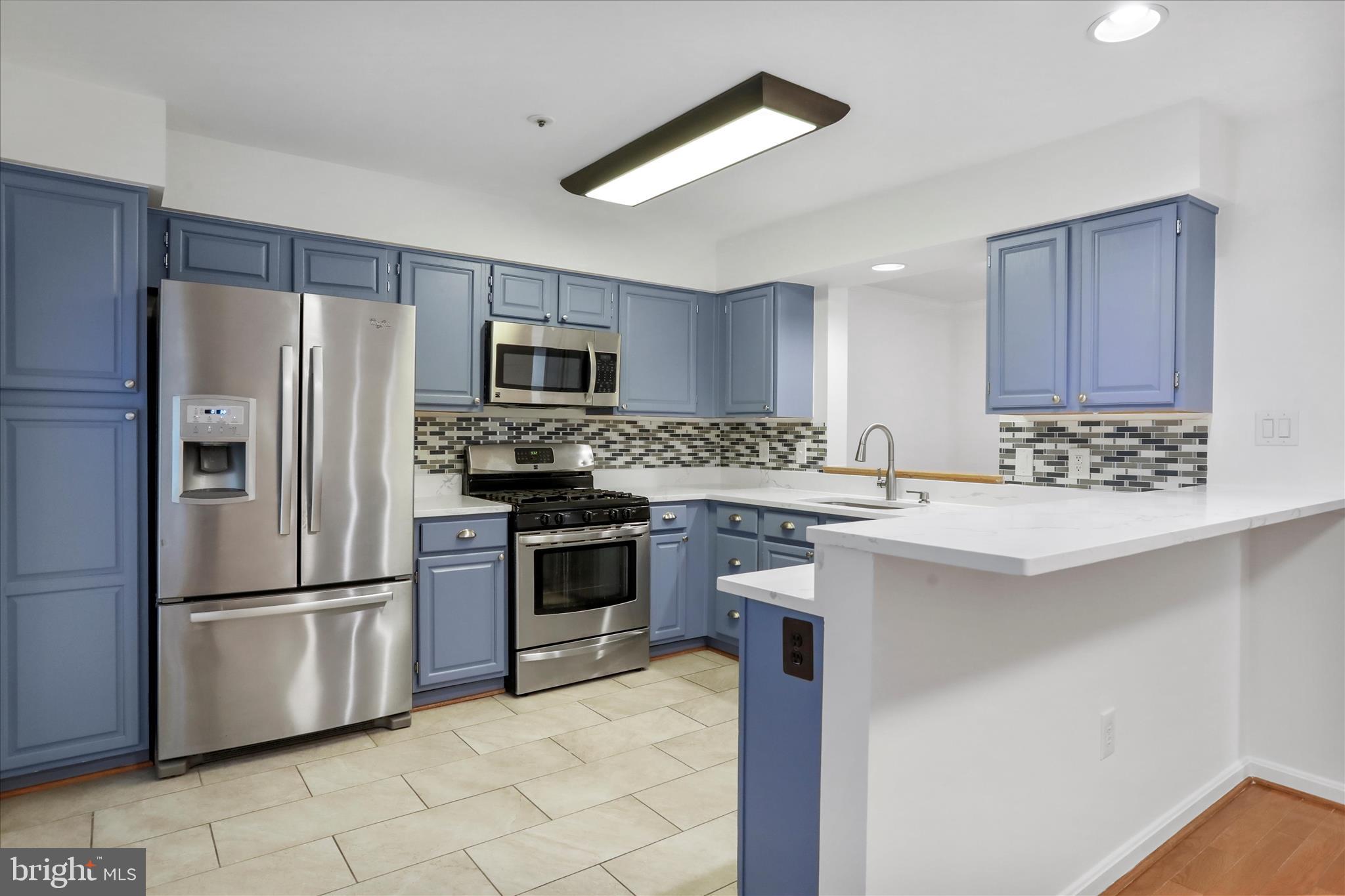 7858 BLUE GRAY CIRCLE