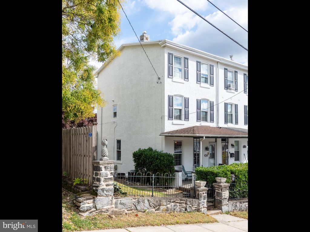 Photo of 116 Cedar Avenue, CONSHOHOCKEN, PA 19428 (MLS # PAMC2160338)